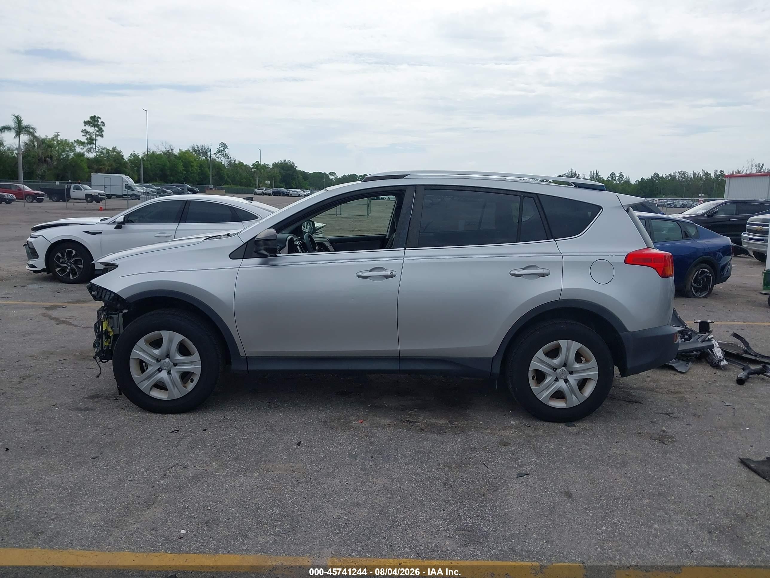 2014 Toyota Rav4 Le Silver vin: JTMZFREV1EJ003537