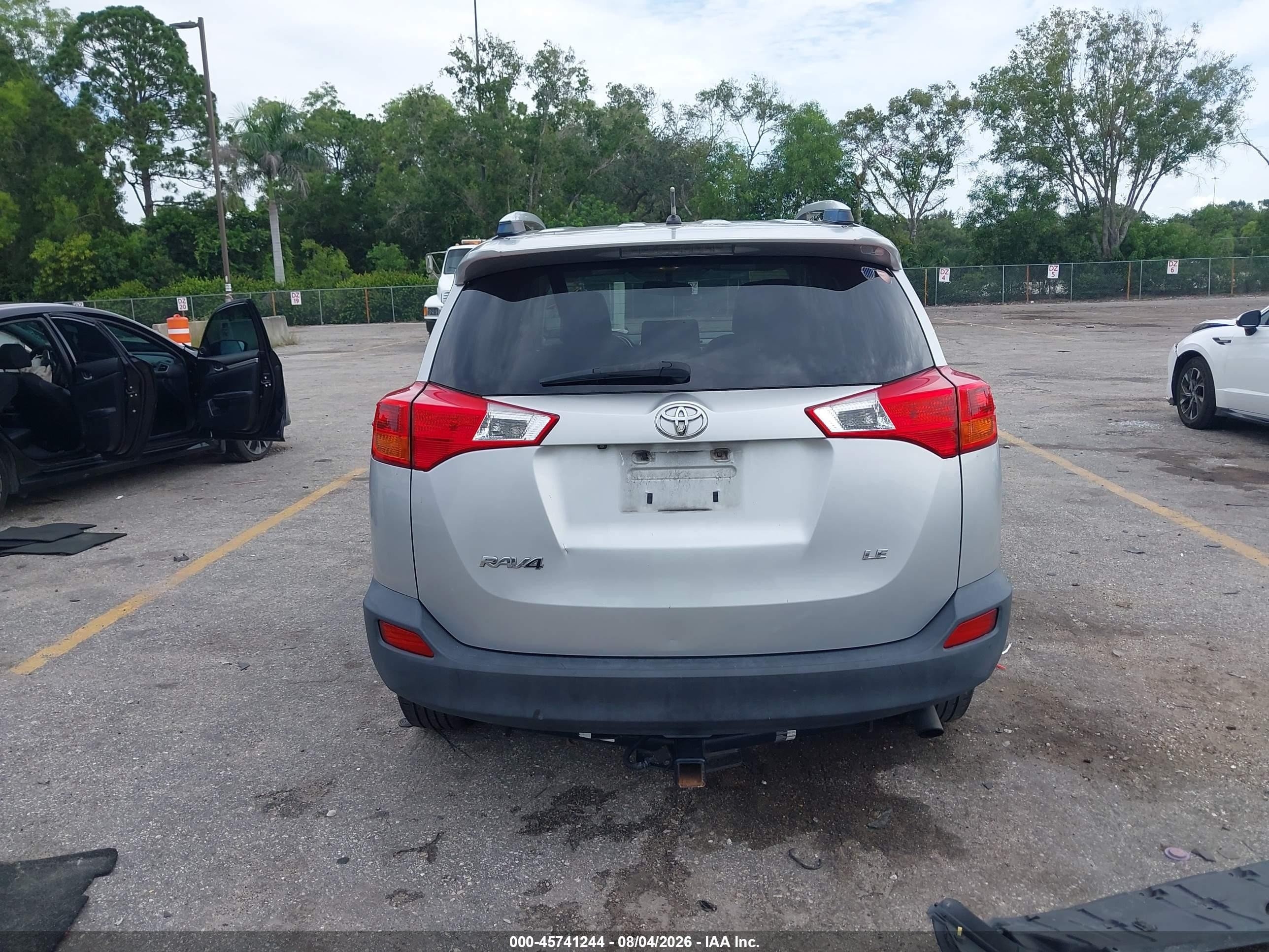 2014 Toyota Rav4 Le Silver vin: JTMZFREV1EJ003537