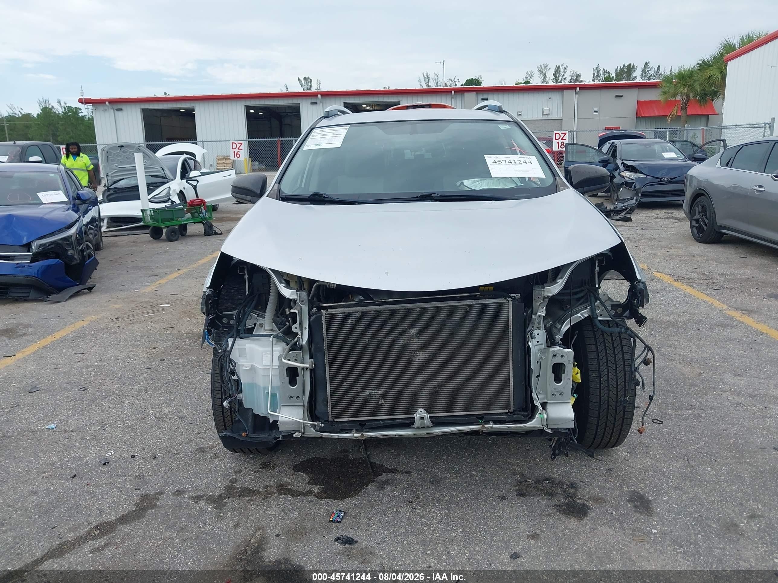 2014 Toyota Rav4 Le Silver vin: JTMZFREV1EJ003537