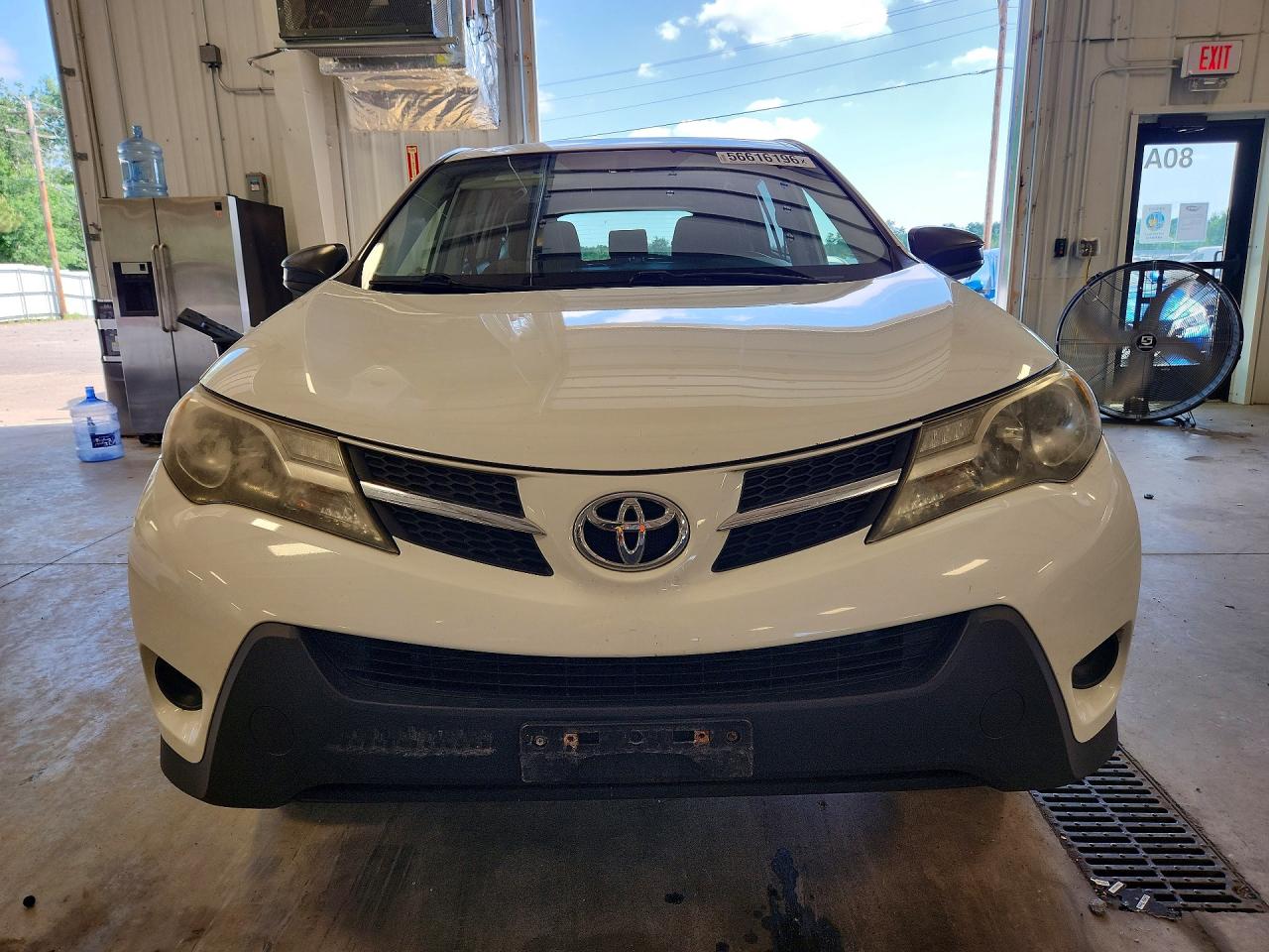 2014 Toyota Rav4 Le White vin: JTMZFREV1EJ004591