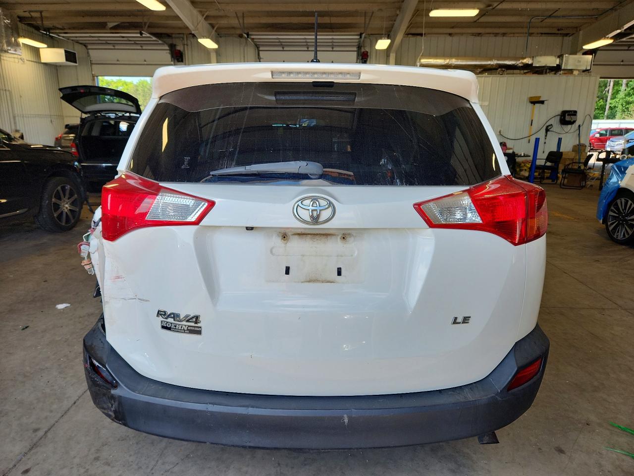 2014 Toyota Rav4 Le White vin: JTMZFREV1EJ004591
