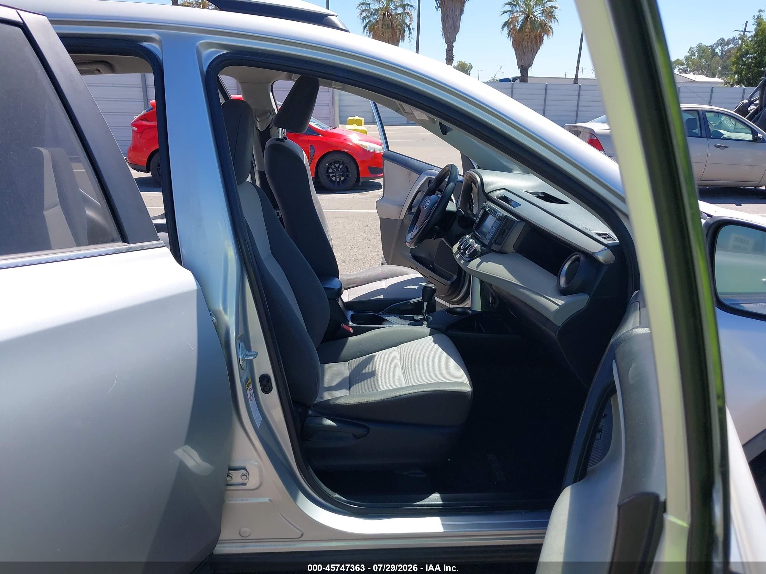 2014 Toyota Rav4 Le Silver vin: JTMZFREV1EJ007765