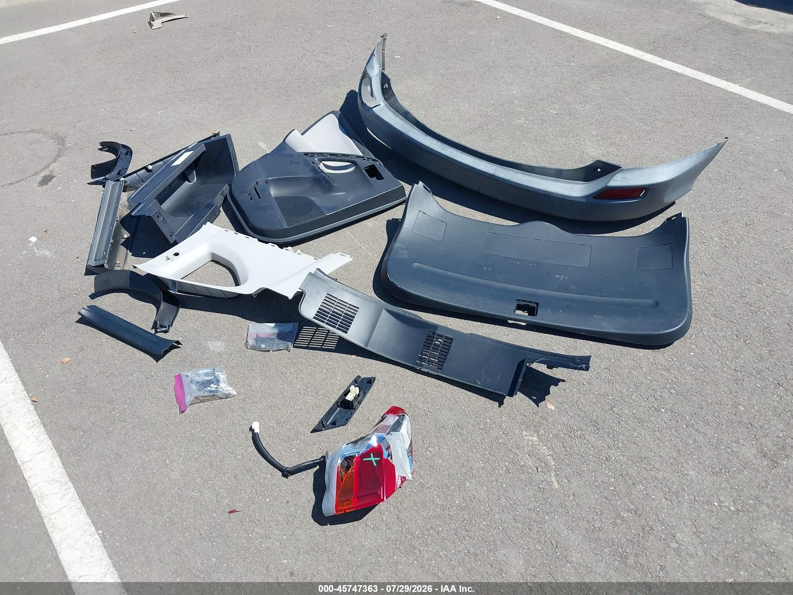 2014 Toyota Rav4 Le Silver vin: JTMZFREV1EJ007765