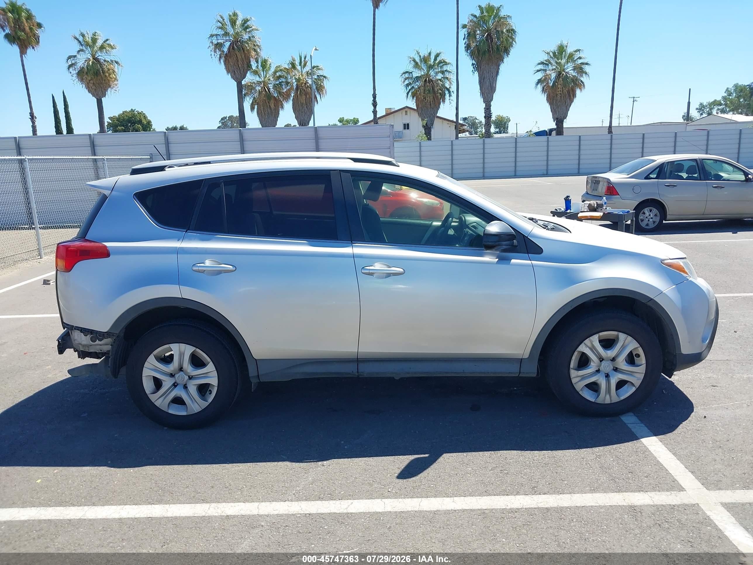 2014 Toyota Rav4 Le Silver vin: JTMZFREV1EJ007765