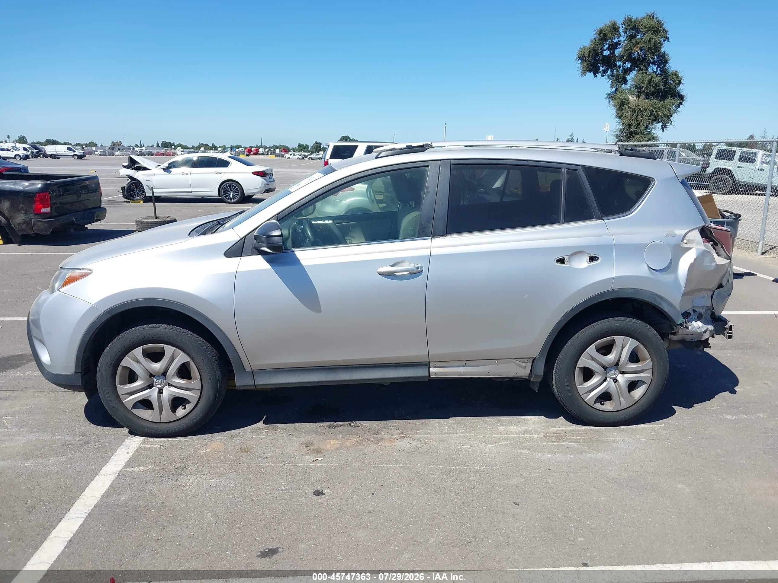 2014 Toyota Rav4 Le Silver vin: JTMZFREV1EJ007765
