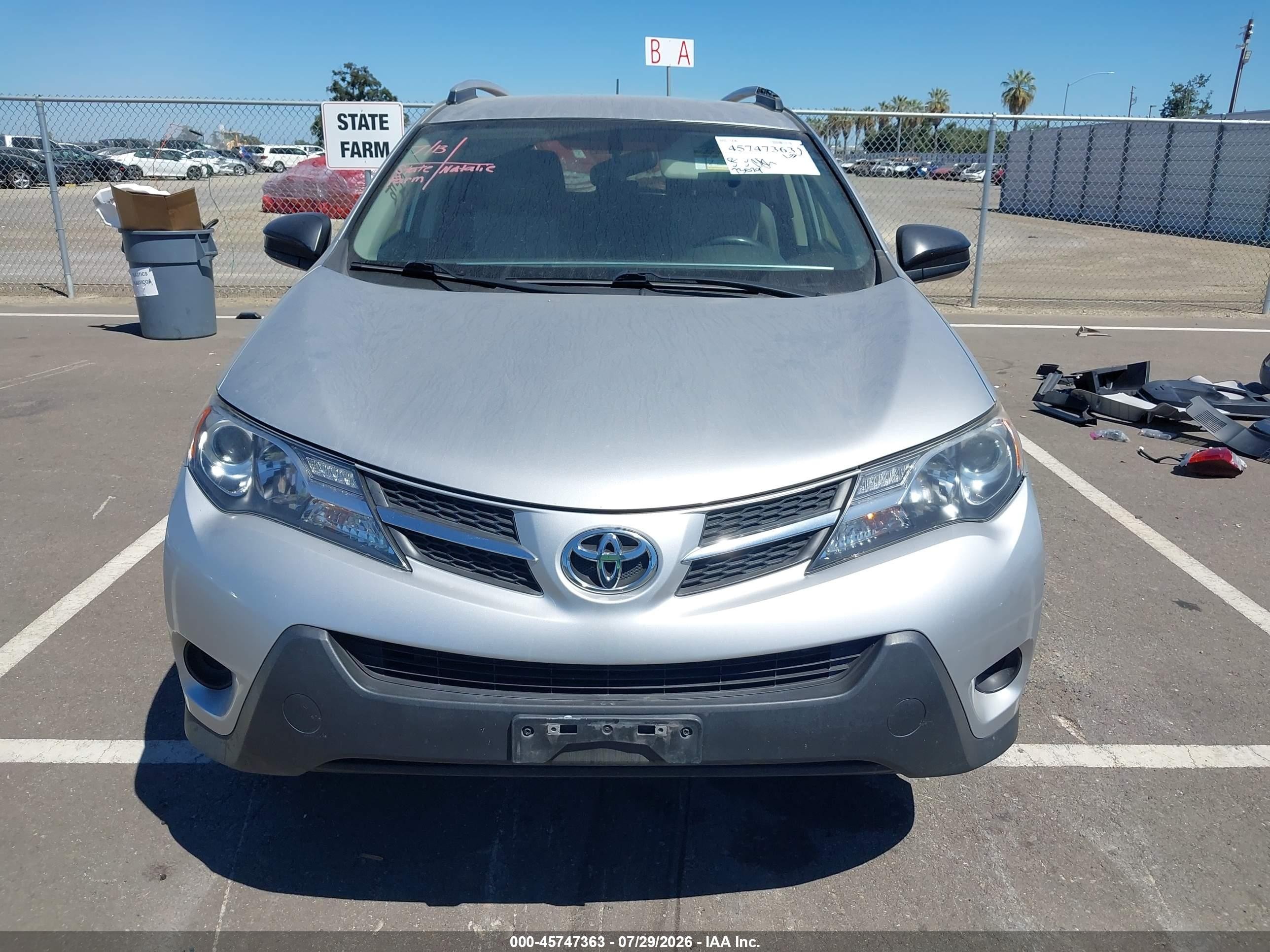 2014 Toyota Rav4 Le Silver vin: JTMZFREV1EJ007765