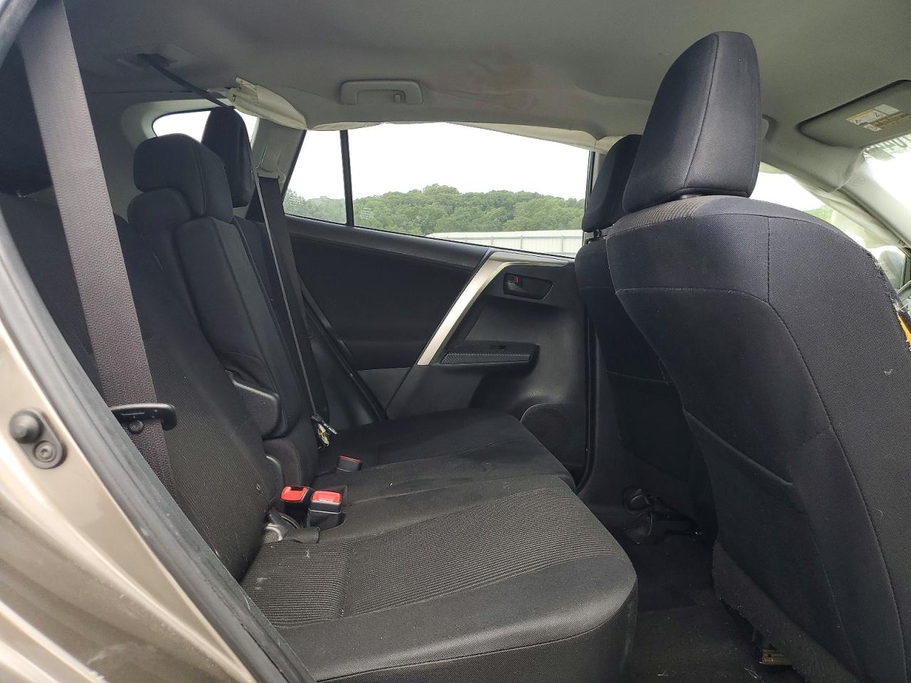 2015 Toyota Rav4 Le Brown vin: JTMZFREV1FD069330