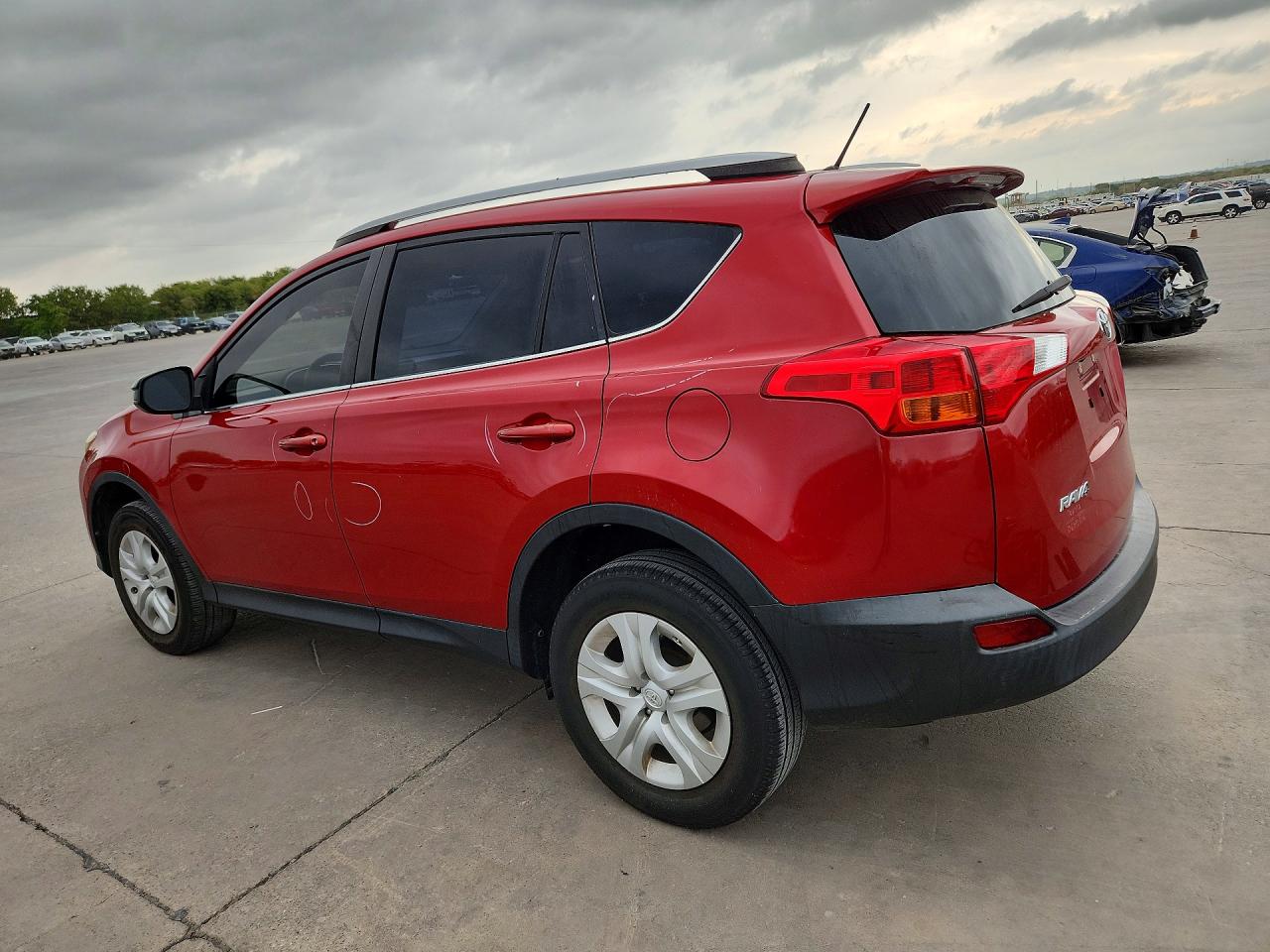 2015 Toyota Rav4 Le Red vin: JTMZFREV1FD071790