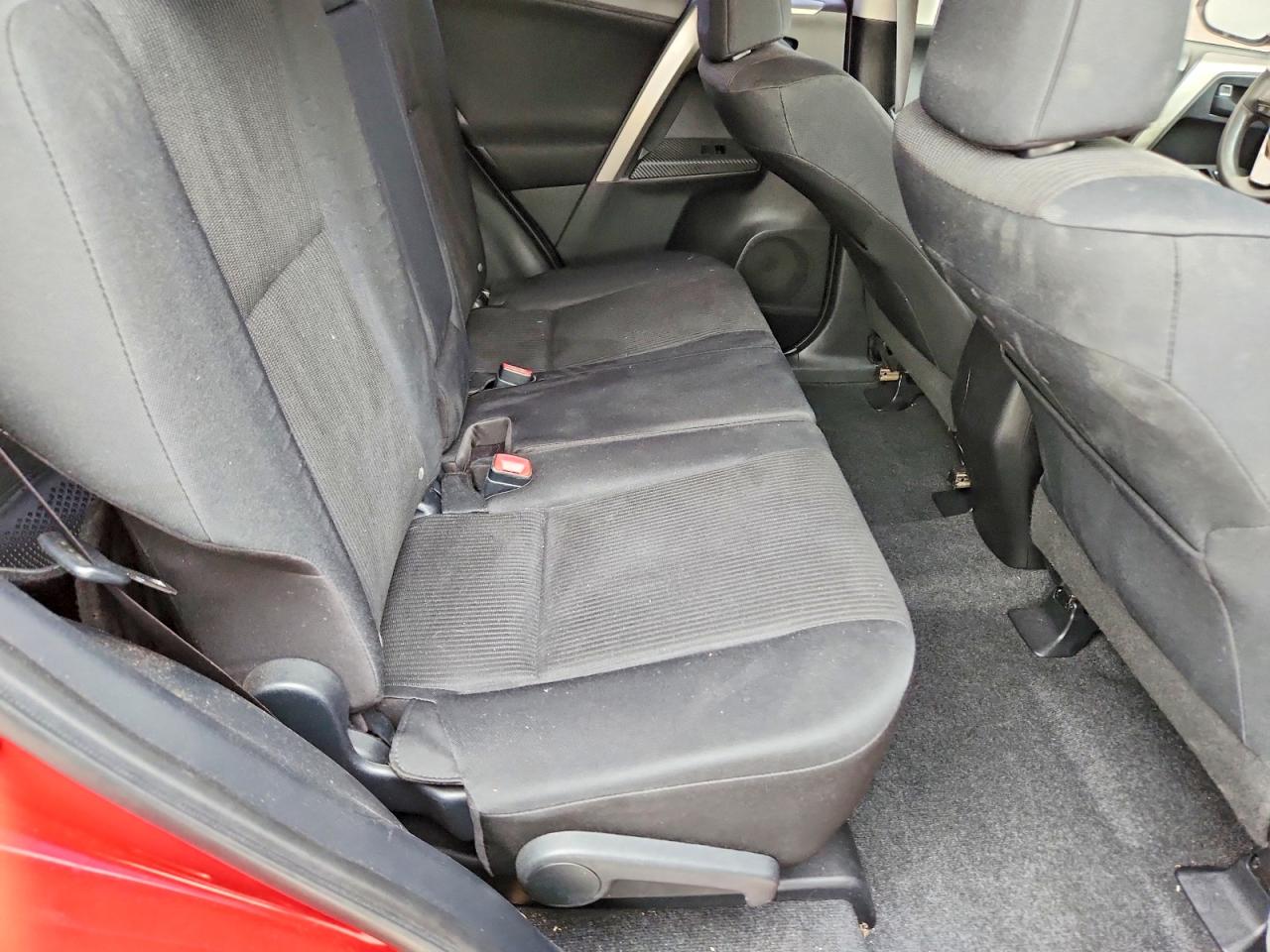 2015 Toyota Rav4 Le Red vin: JTMZFREV1FD071790