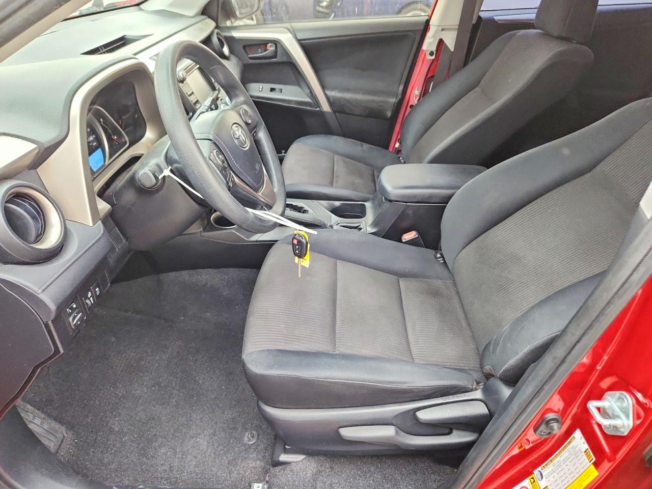 2015 Toyota Rav4 Le Red vin: JTMZFREV1FD071790