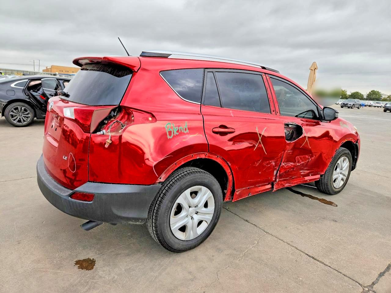 2015 Toyota Rav4 Le Red vin: JTMZFREV1FD071790