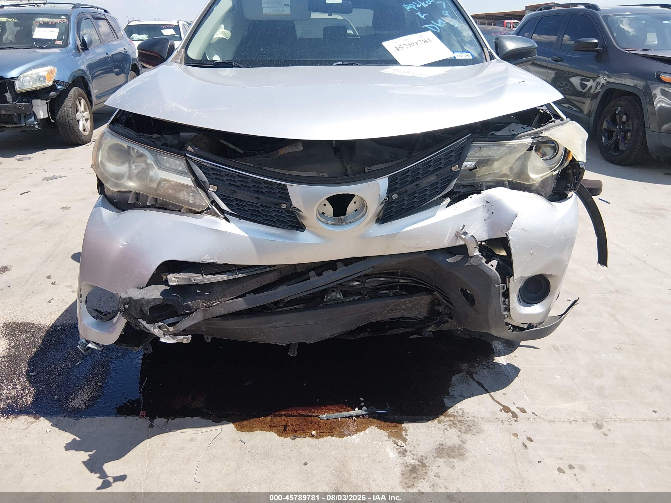 2015 Toyota Rav4 Le Silver vin: JTMZFREV1FJ053792