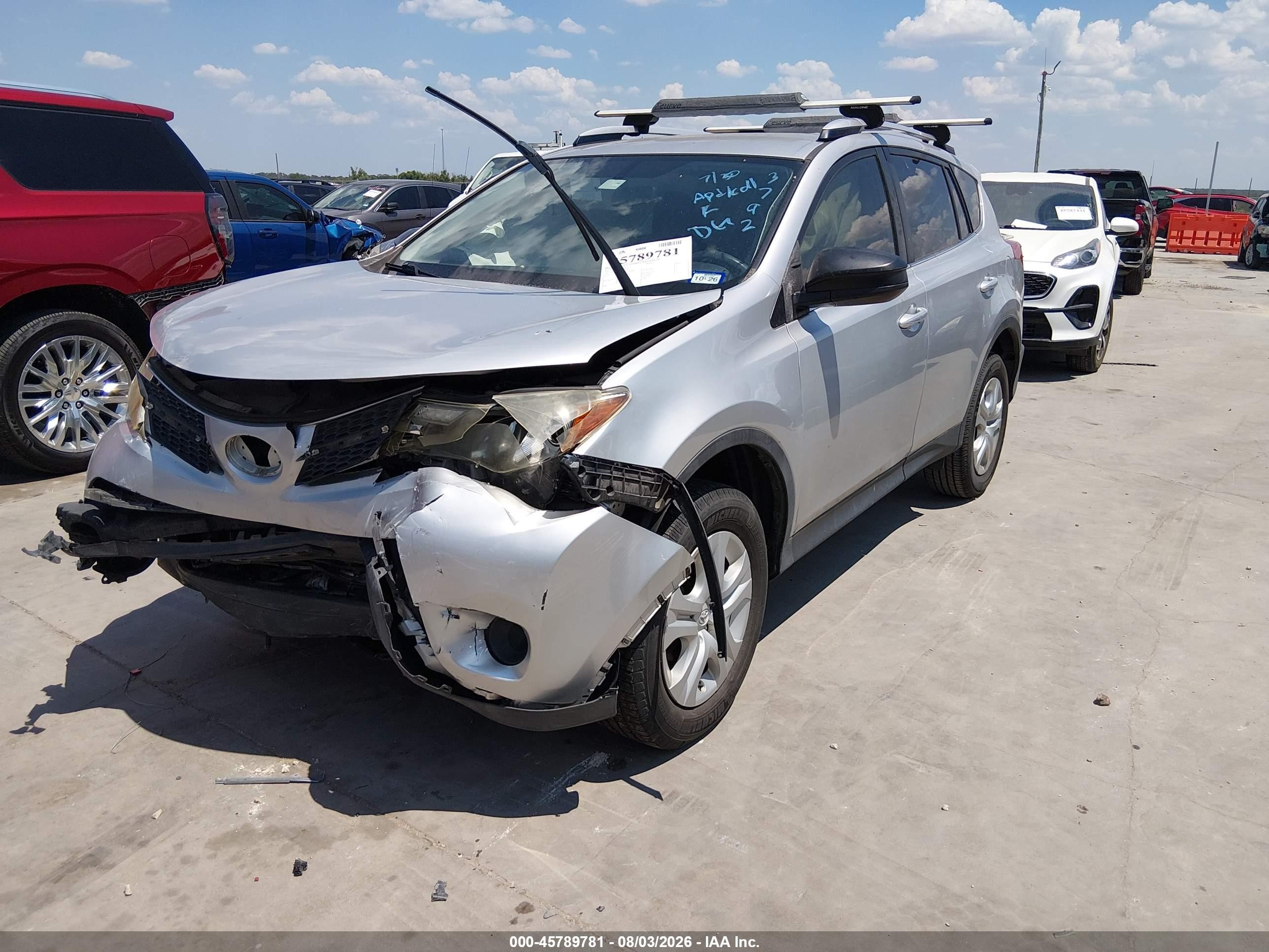2015 Toyota Rav4 Le Silver vin: JTMZFREV1FJ053792