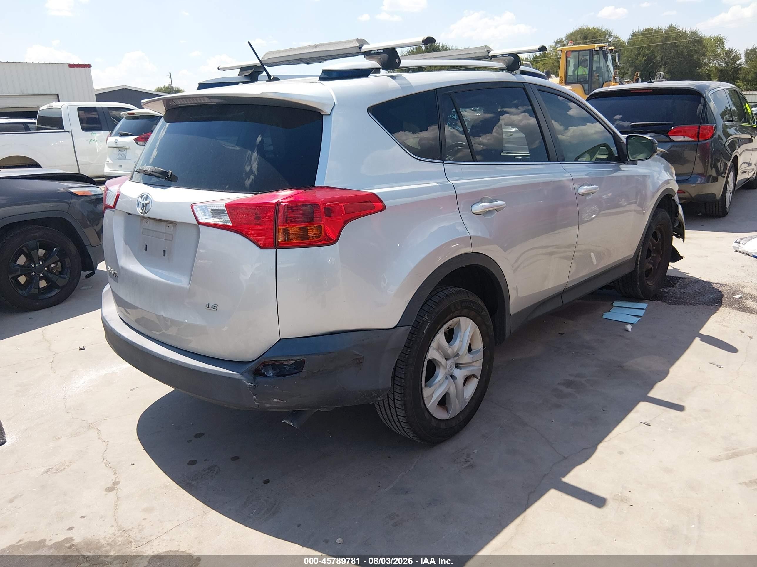 2015 Toyota Rav4 Le Silver vin: JTMZFREV1FJ053792