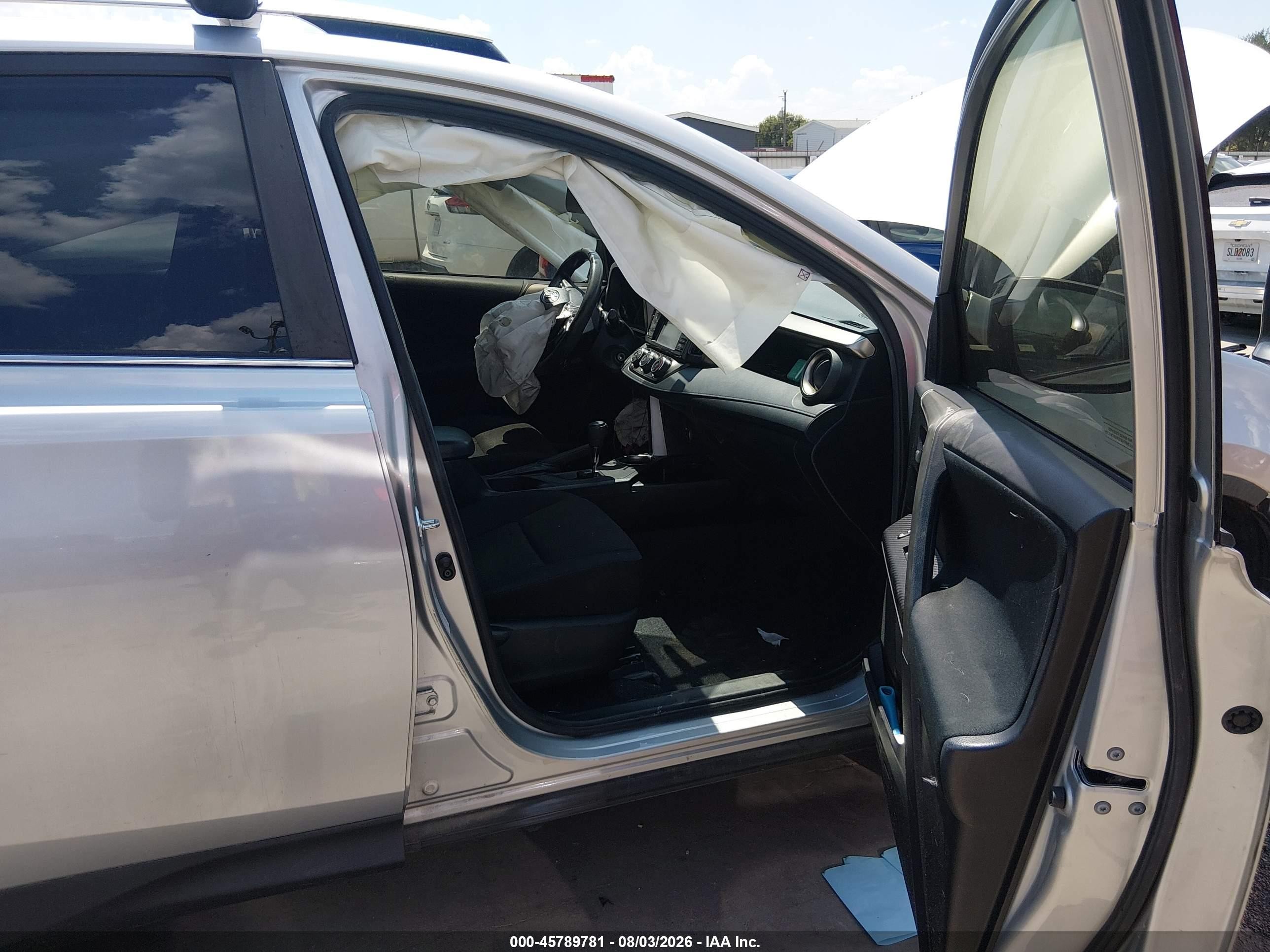 2015 Toyota Rav4 Le Silver vin: JTMZFREV1FJ053792