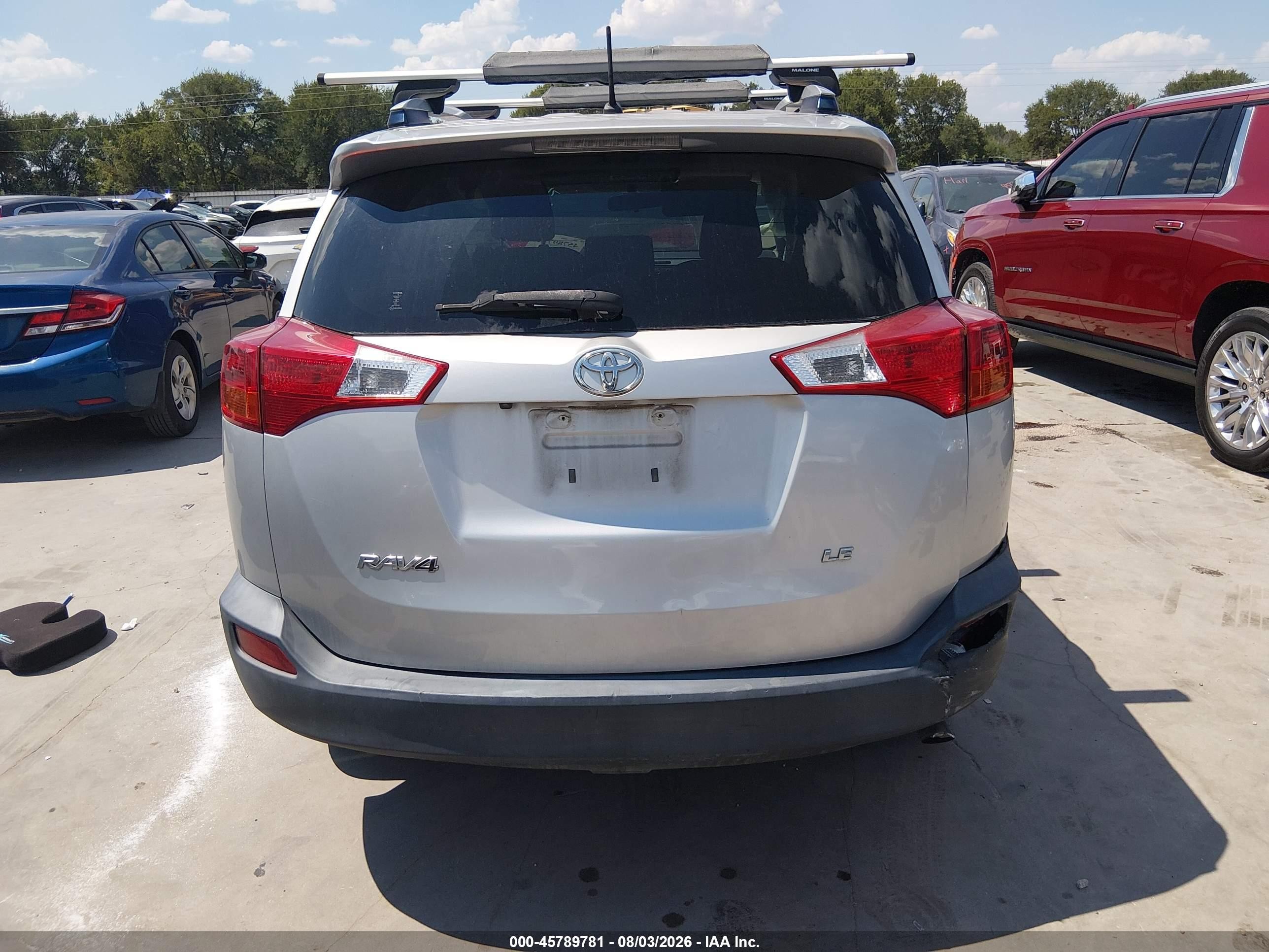 2015 Toyota Rav4 Le Silver vin: JTMZFREV1FJ053792