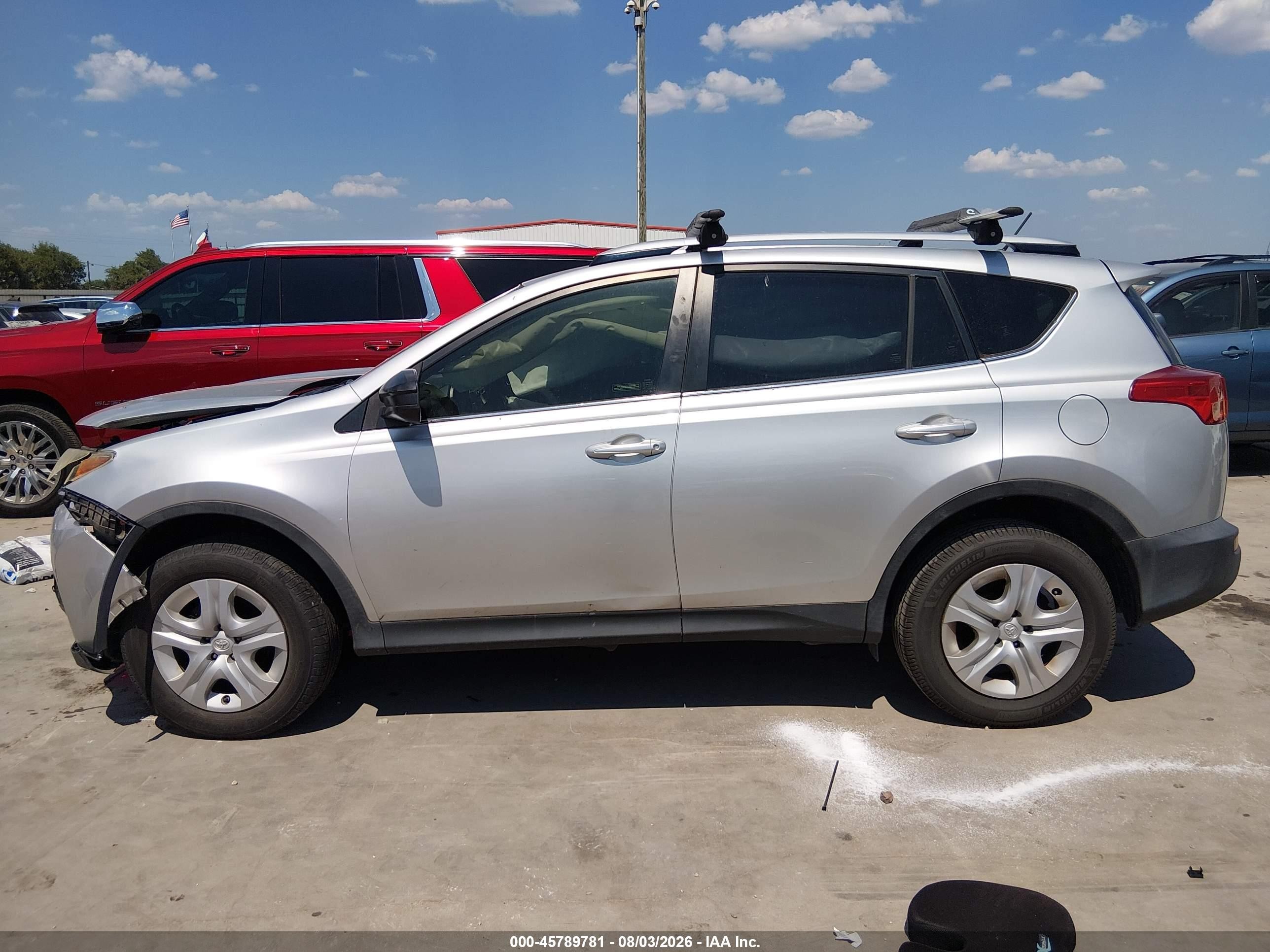 2015 Toyota Rav4 Le Silver vin: JTMZFREV1FJ053792