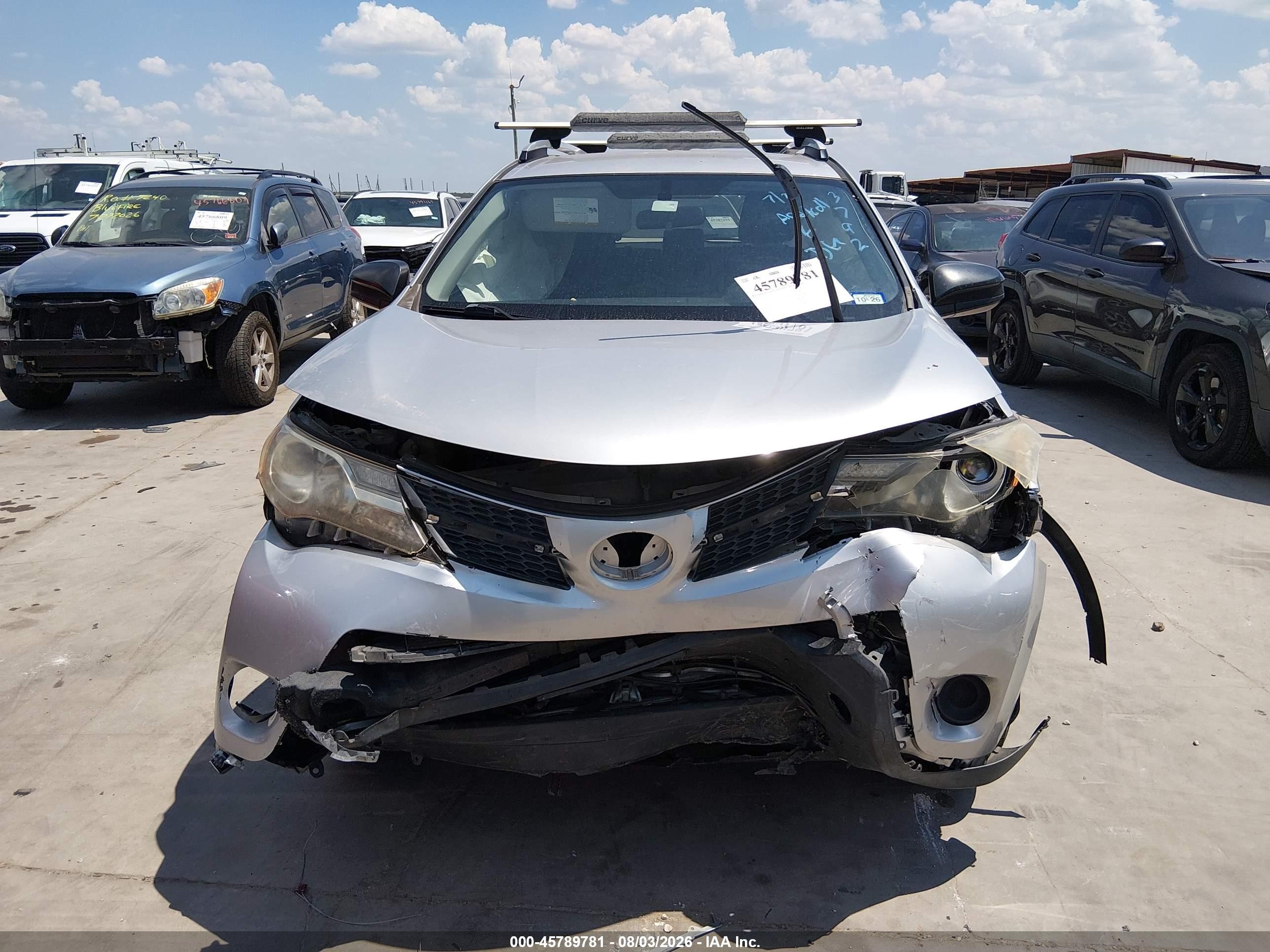 2015 Toyota Rav4 Le Silver vin: JTMZFREV1FJ053792