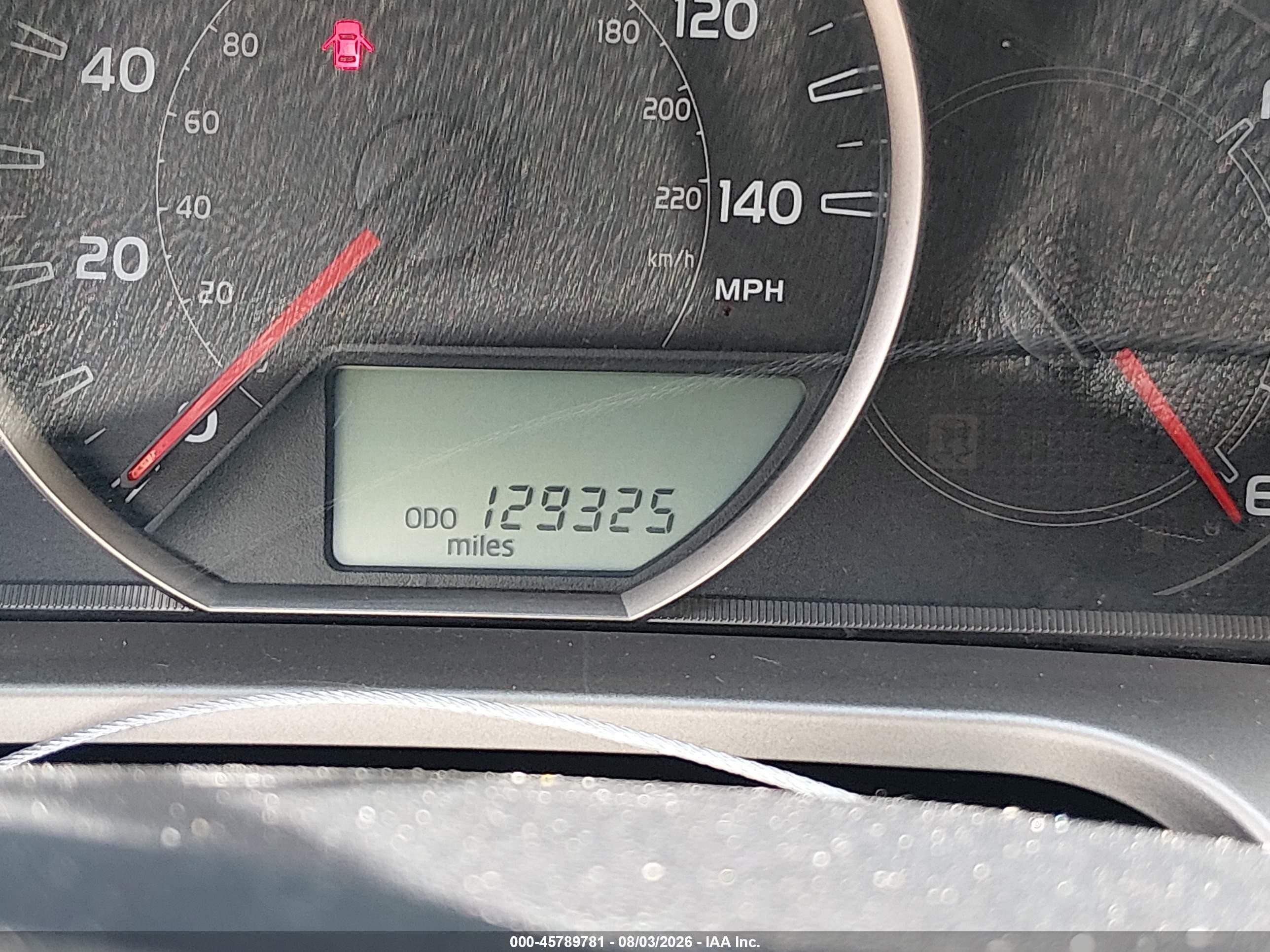 2015 Toyota Rav4 Le Silver vin: JTMZFREV1FJ053792