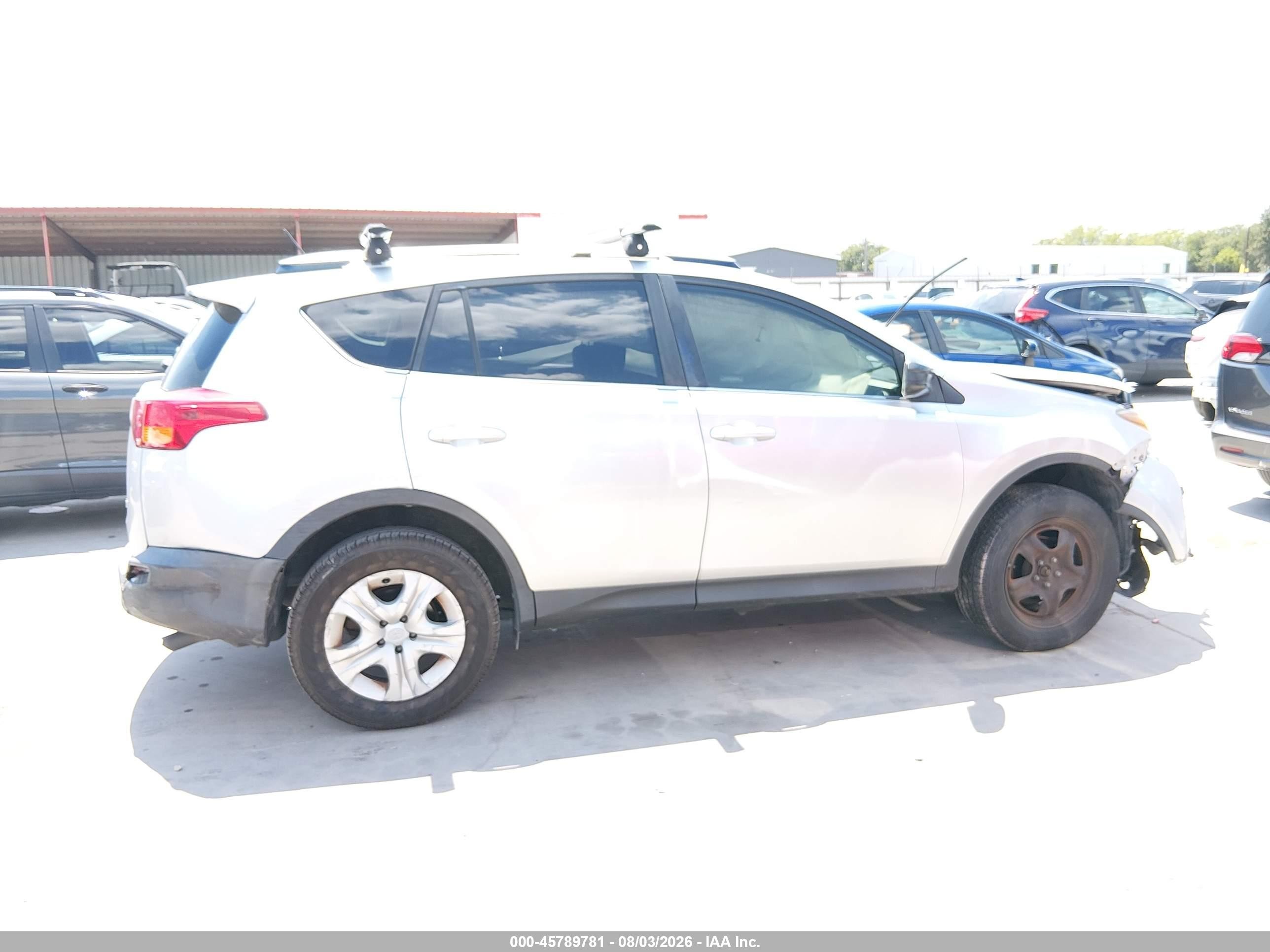 2015 Toyota Rav4 Le Silver vin: JTMZFREV1FJ053792