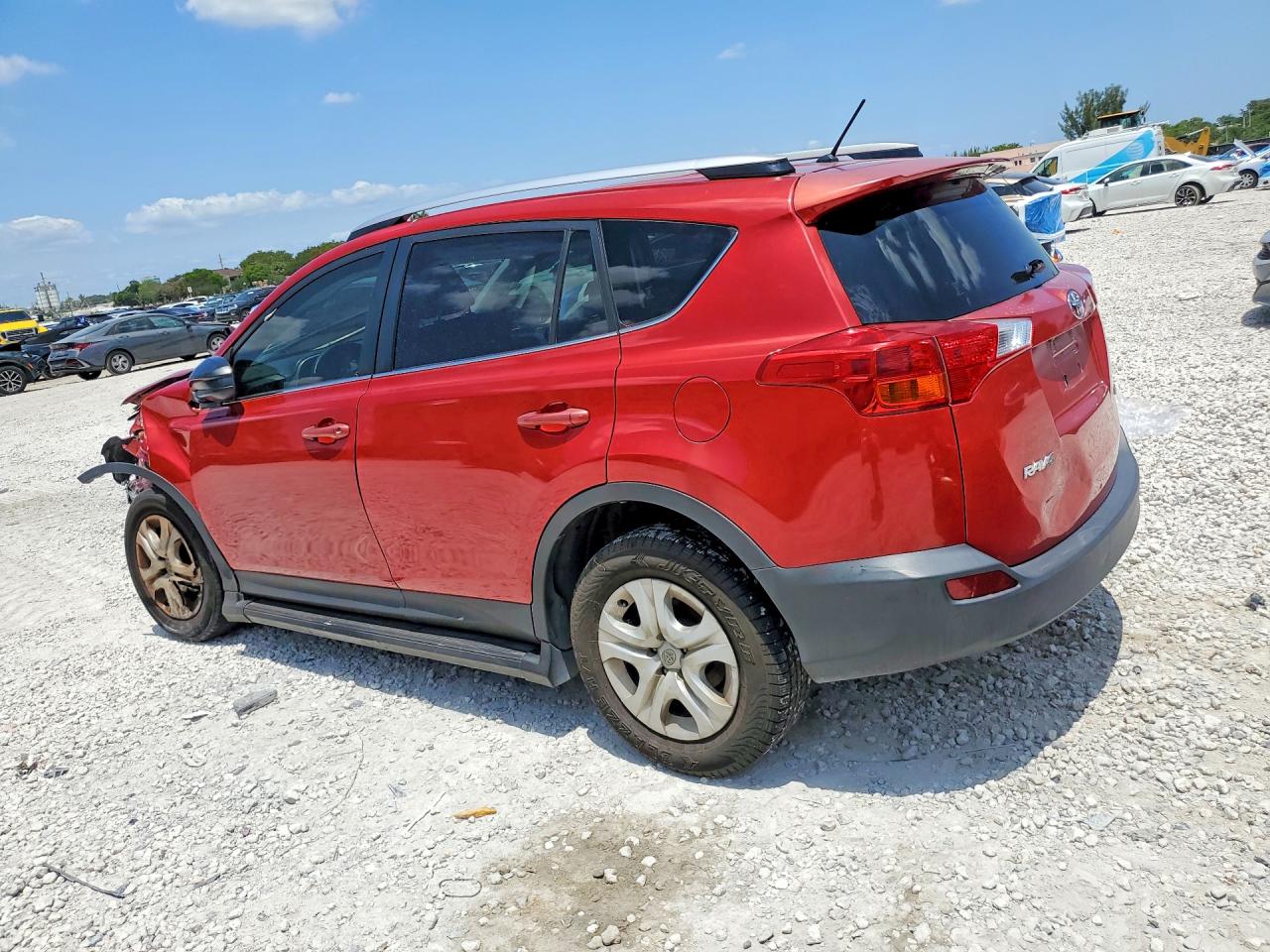2015 Toyota Rav4 Le Red vin: JTMZFREV1FJ057373