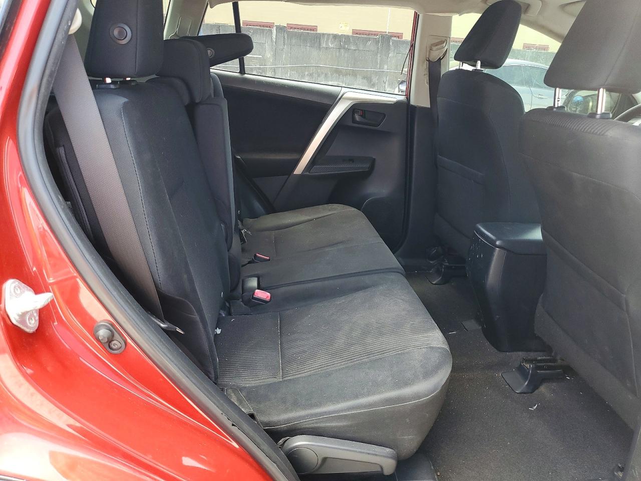 2015 Toyota Rav4 Le Red vin: JTMZFREV1FJ057373