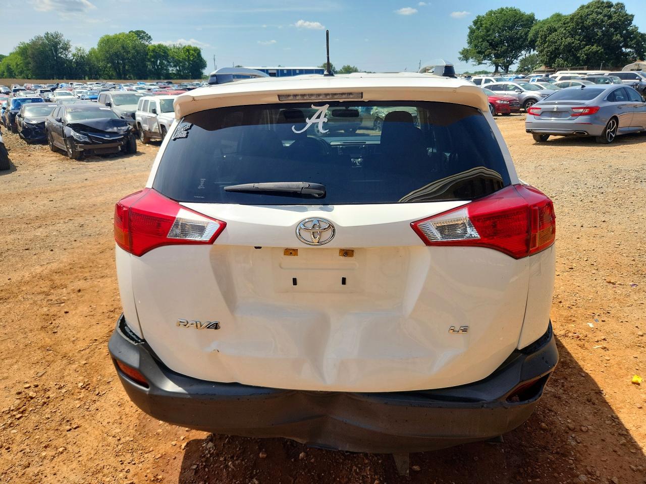 2015 Toyota Rav4 Le White vin: JTMZFREV1FJ059141