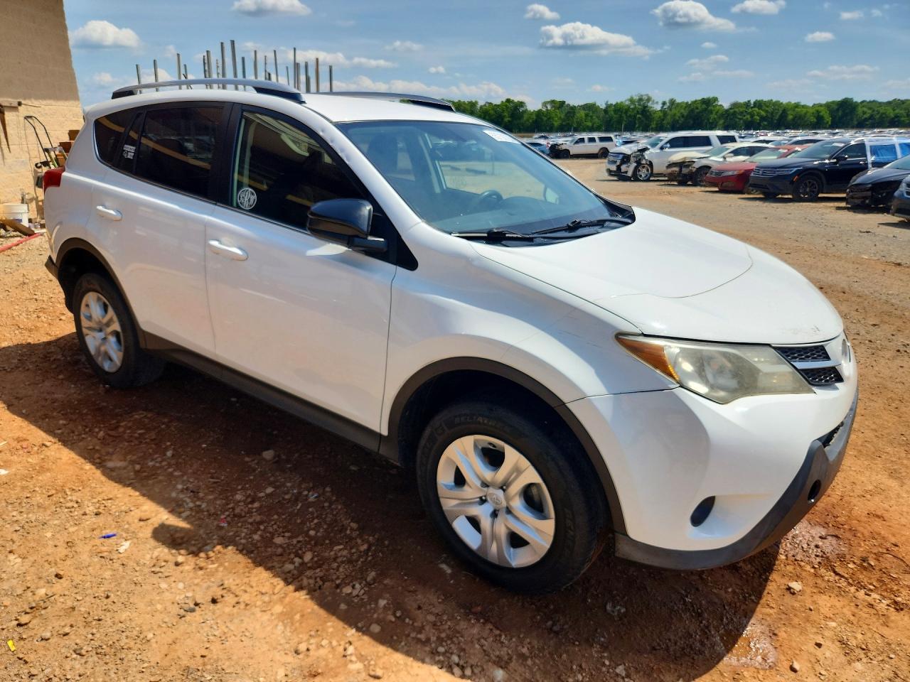 2015 Toyota Rav4 Le White vin: JTMZFREV1FJ059141