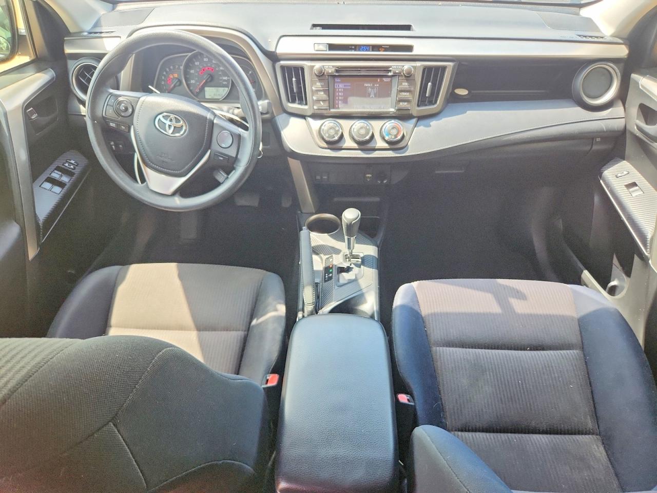 2015 Toyota Rav4 Le White vin: JTMZFREV1FJ059141