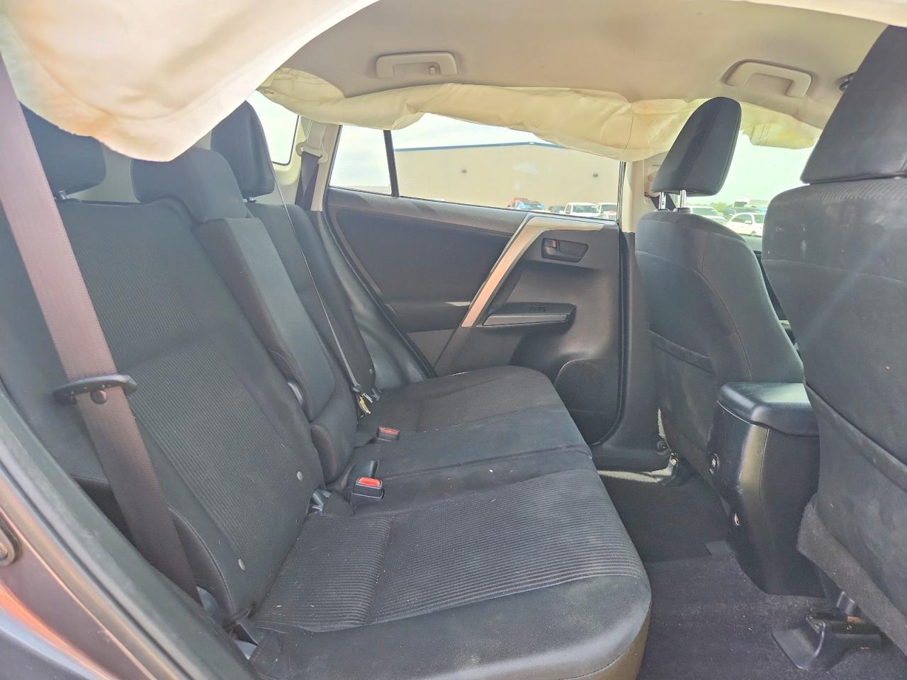 2018 Toyota Rav4 Le Gray vin: JTMZFREV1JJ166893