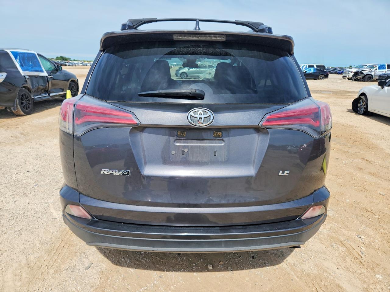 2018 Toyota Rav4 Le Gray vin: JTMZFREV1JJ166893