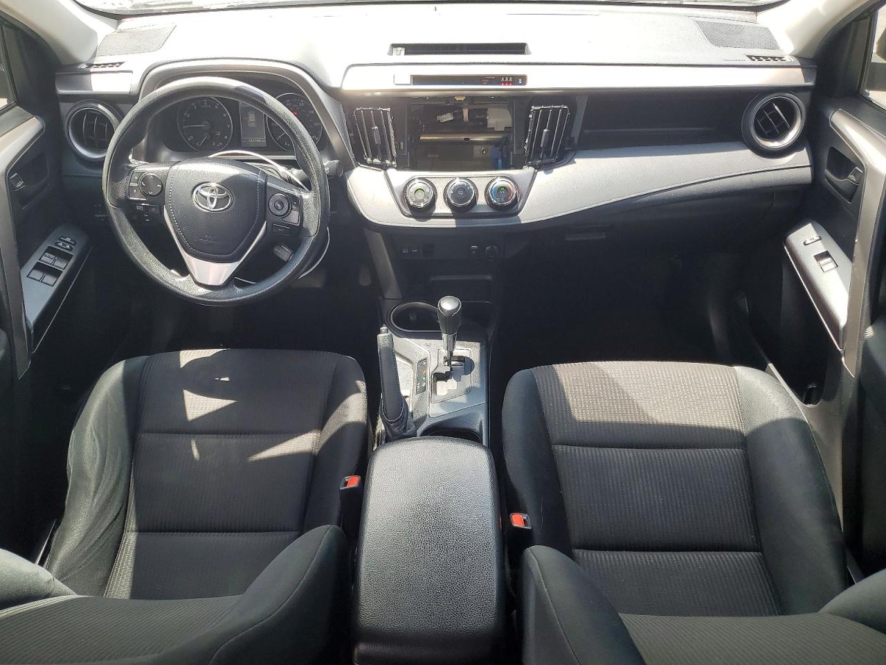 2018 Toyota Rav4 Le Gray vin: JTMZFREV1JJ730784