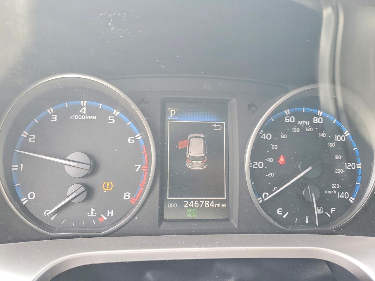 2018 Toyota Rav4 Le Gray vin: JTMZFREV1JJ730784