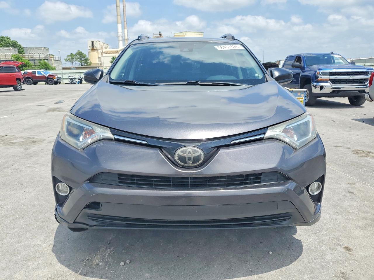 2018 Toyota Rav4 Le Gray vin: JTMZFREV1JJ730784