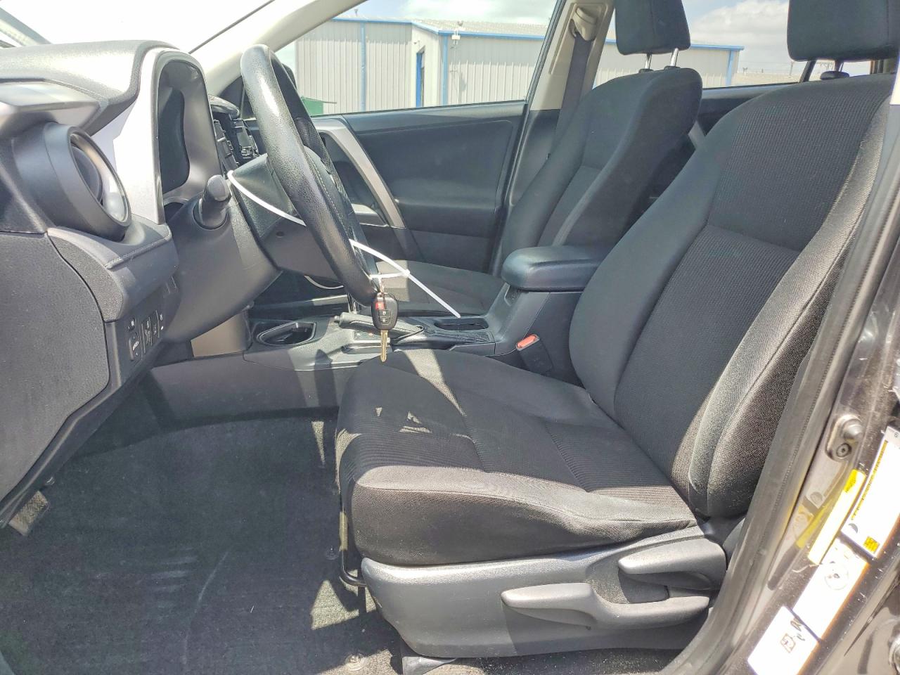 2018 Toyota Rav4 Le Gray vin: JTMZFREV1JJ730784
