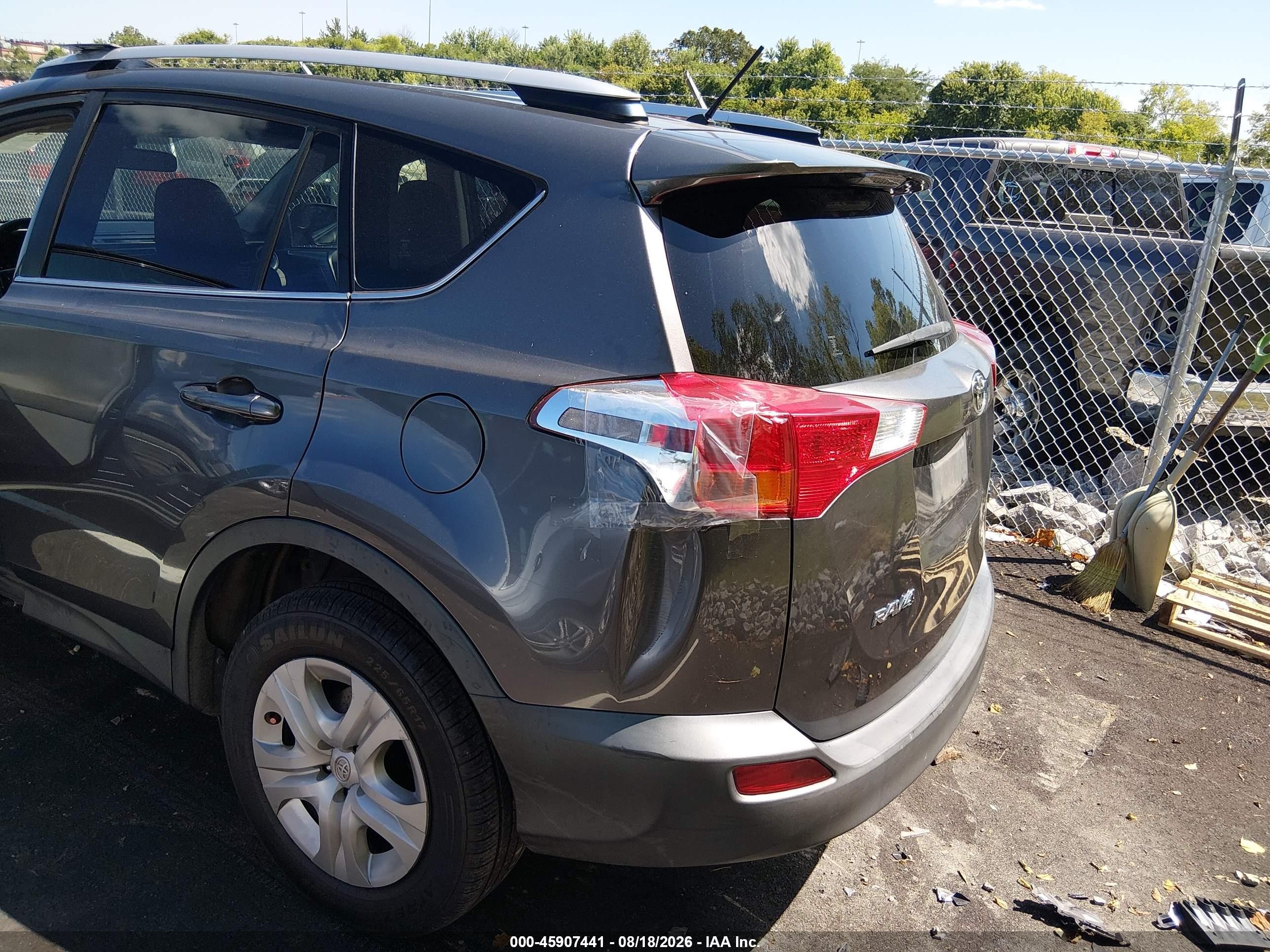 2013 Toyota Rav4 Le Gray vin: JTMZFREV2D5008477