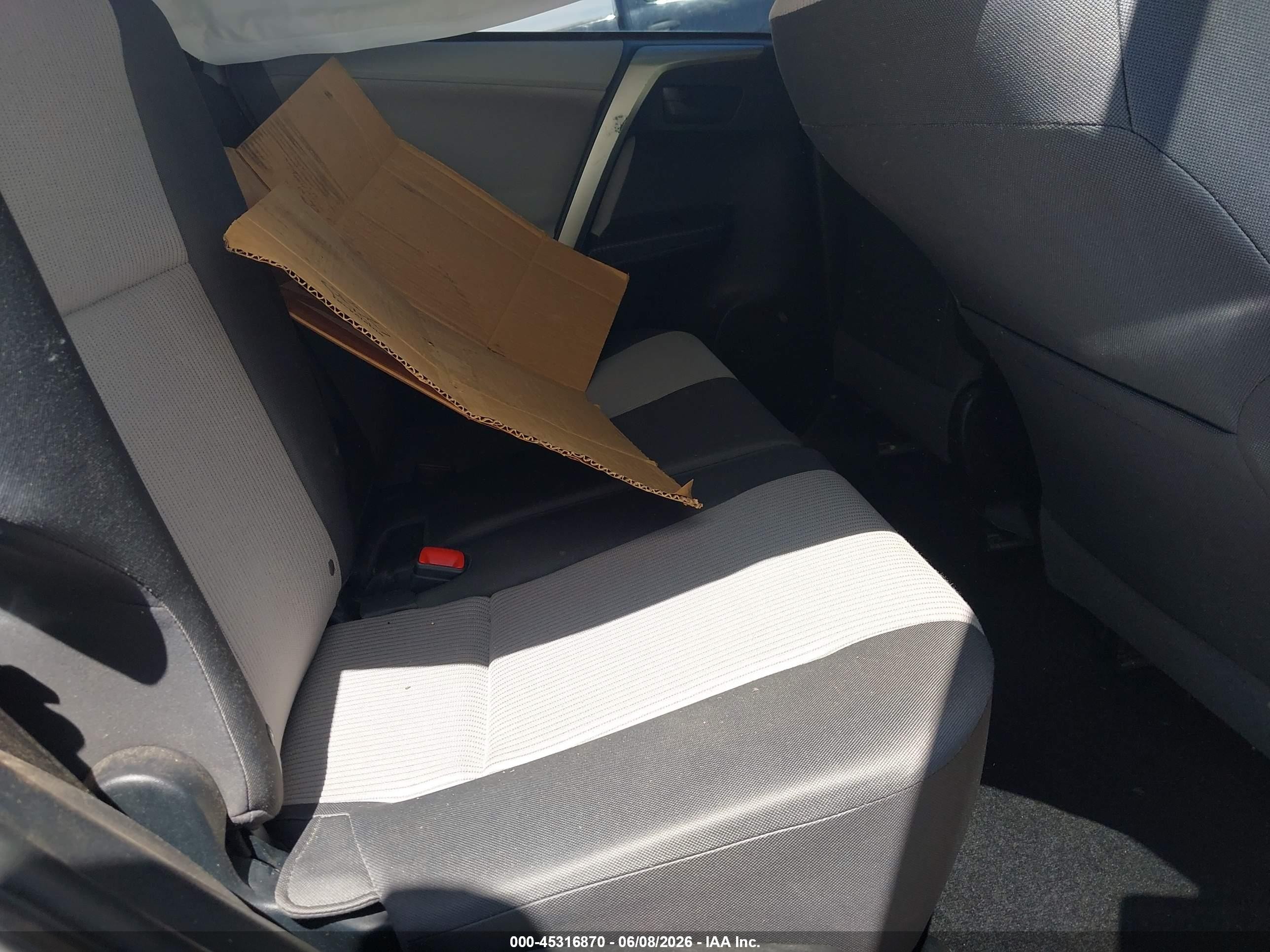 2013 Toyota Rav4 Le Silver vin: JTMZFREV2DD021252