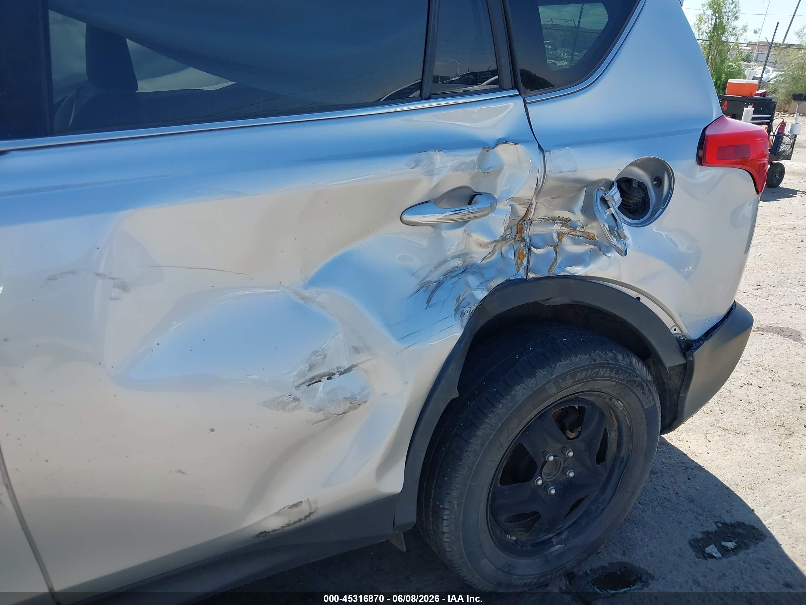 2013 Toyota Rav4 Le Silver vin: JTMZFREV2DD021252