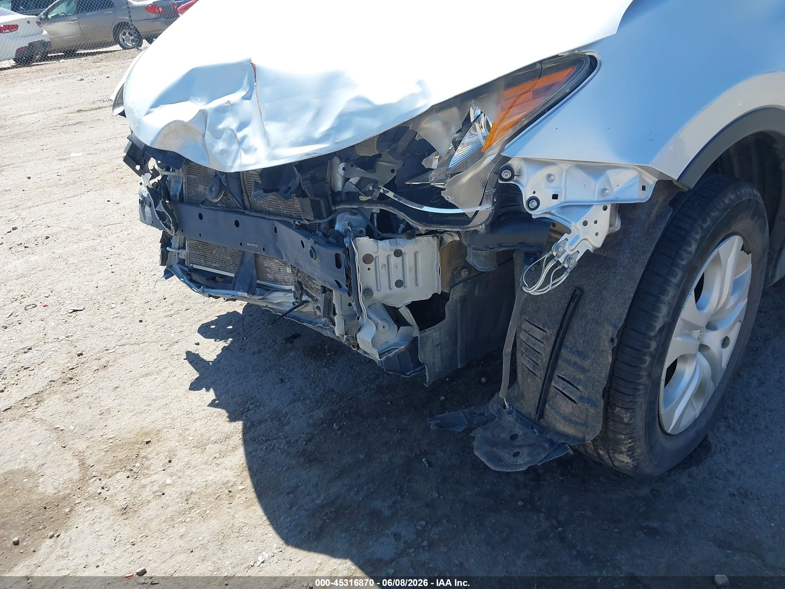 2013 Toyota Rav4 Le Silver vin: JTMZFREV2DD021252