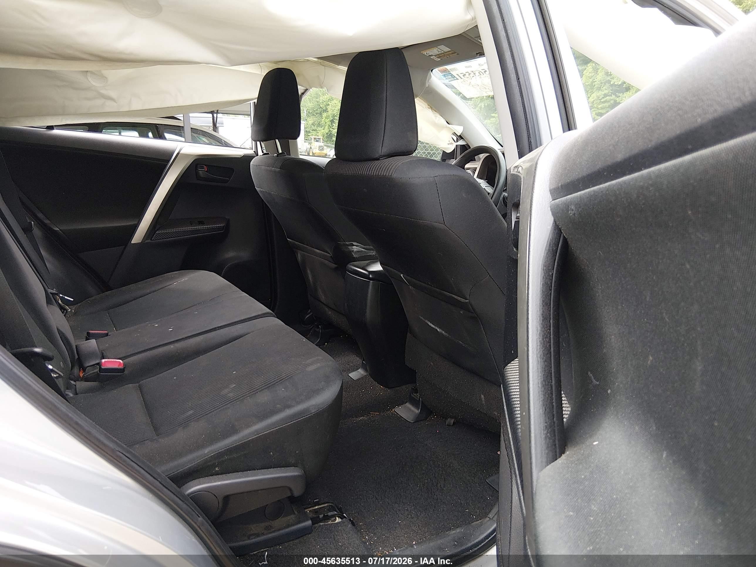 2014 Toyota Rav4 Le Silver vin: JTMZFREV2ED030387