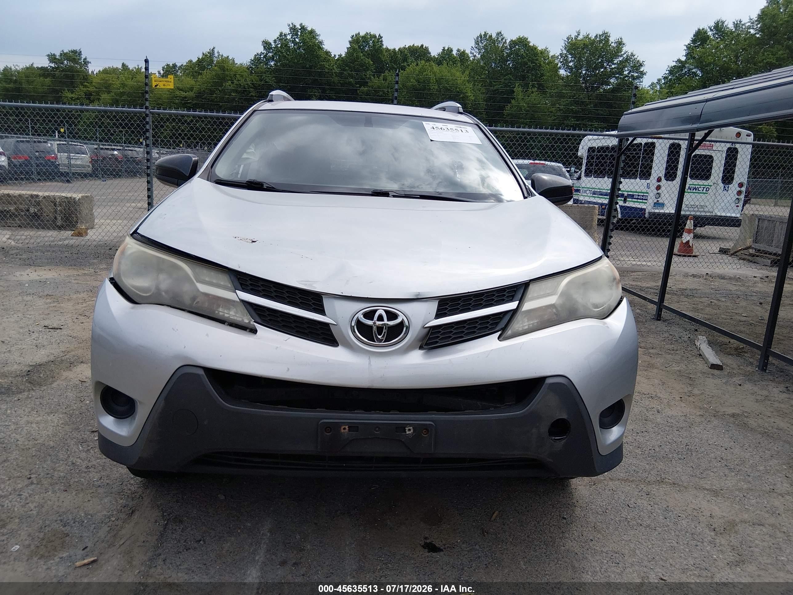 2014 Toyota Rav4 Le Silver vin: JTMZFREV2ED030387