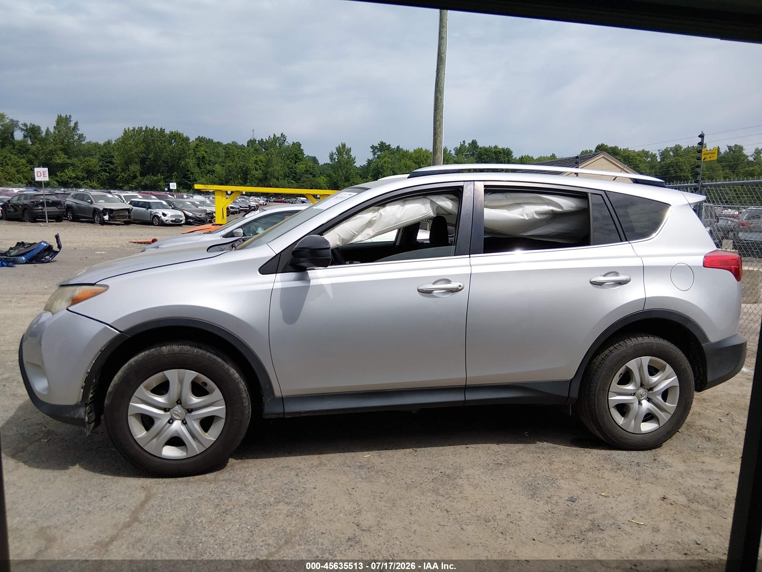 2014 Toyota Rav4 Le Silver vin: JTMZFREV2ED030387
