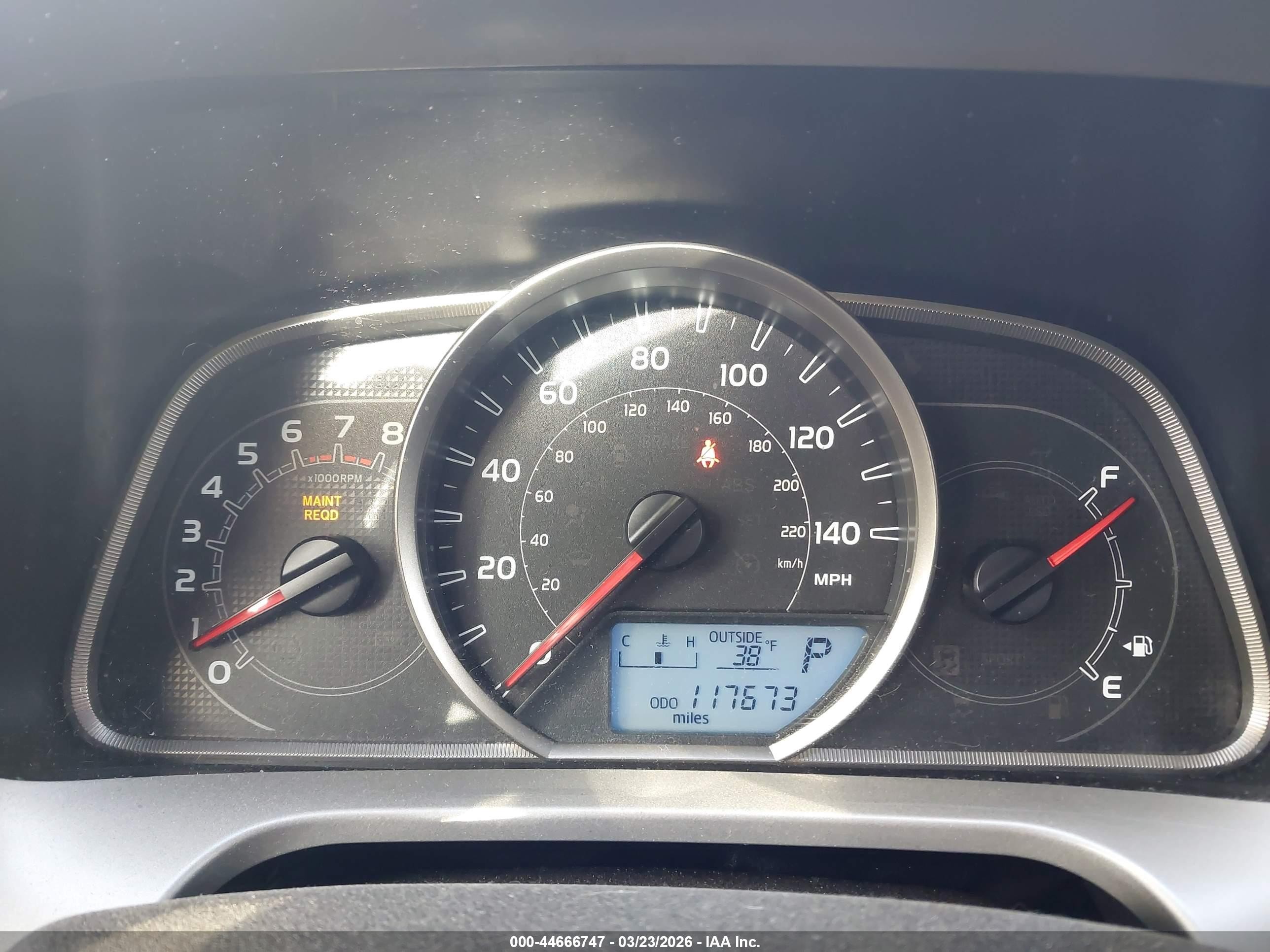 2014 Toyota Rav4 Le White vin: JTMZFREV2EJ018970