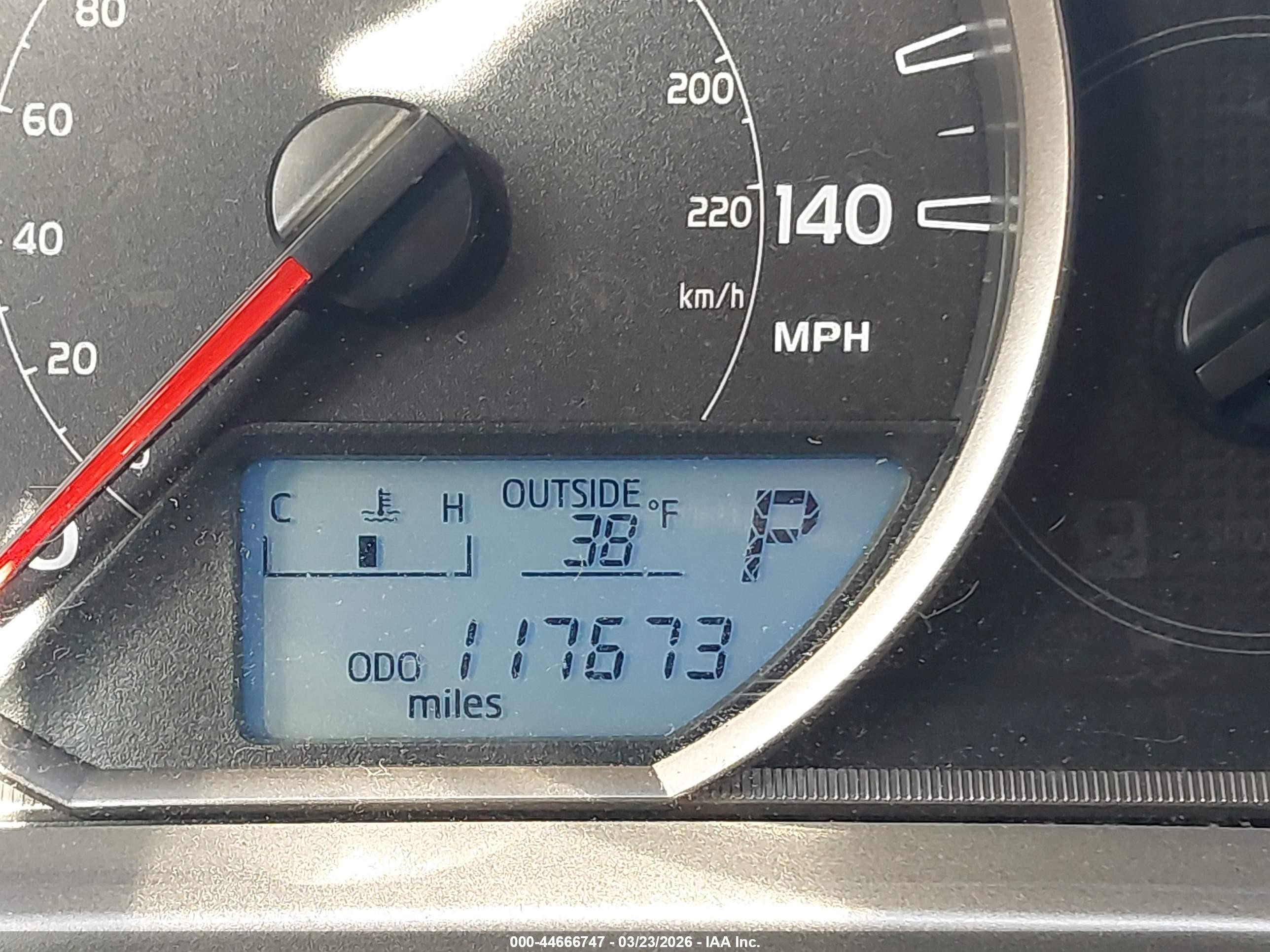 2014 Toyota Rav4 Le White vin: JTMZFREV2EJ018970