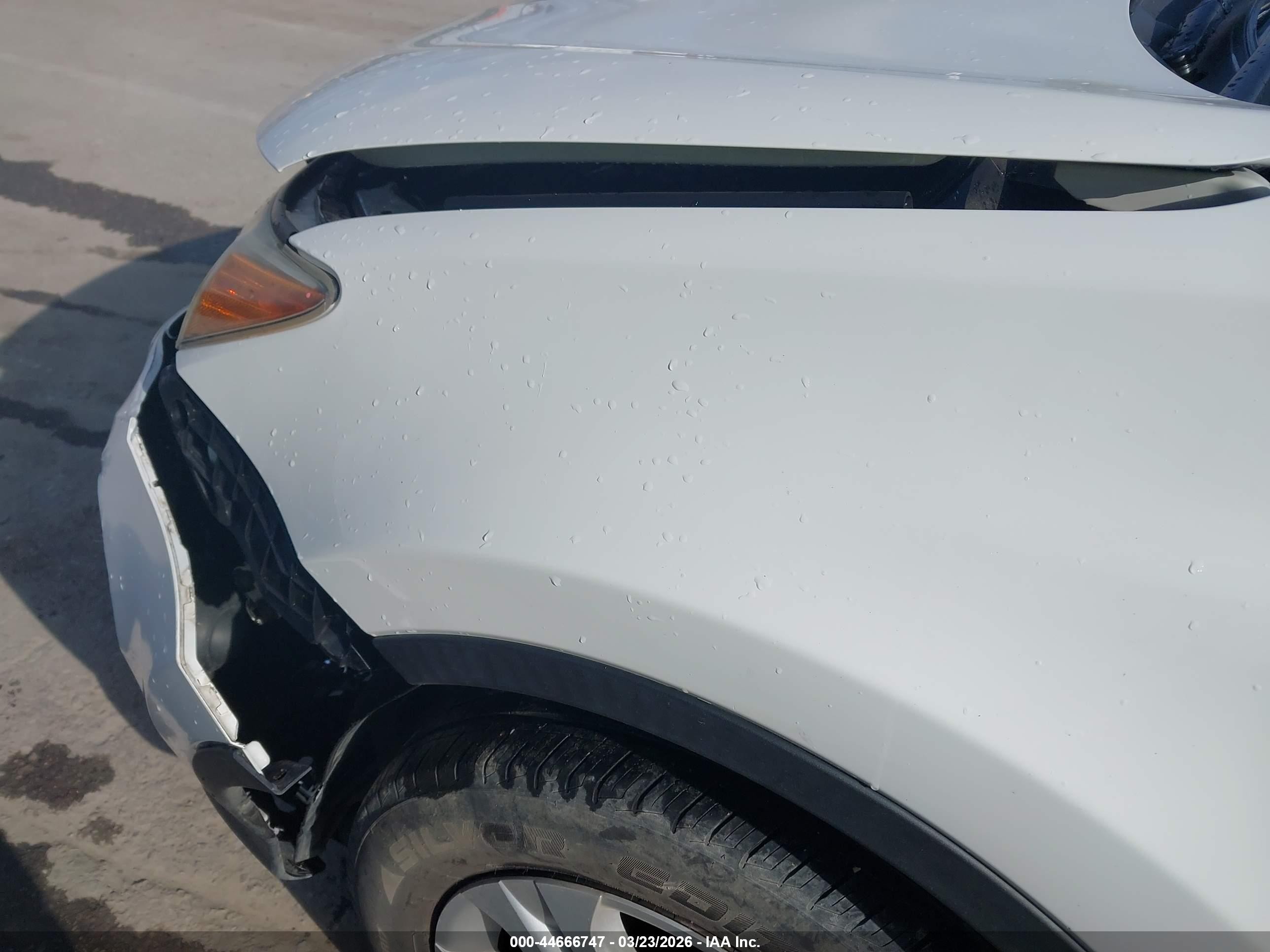 2014 Toyota Rav4 Le White vin: JTMZFREV2EJ018970