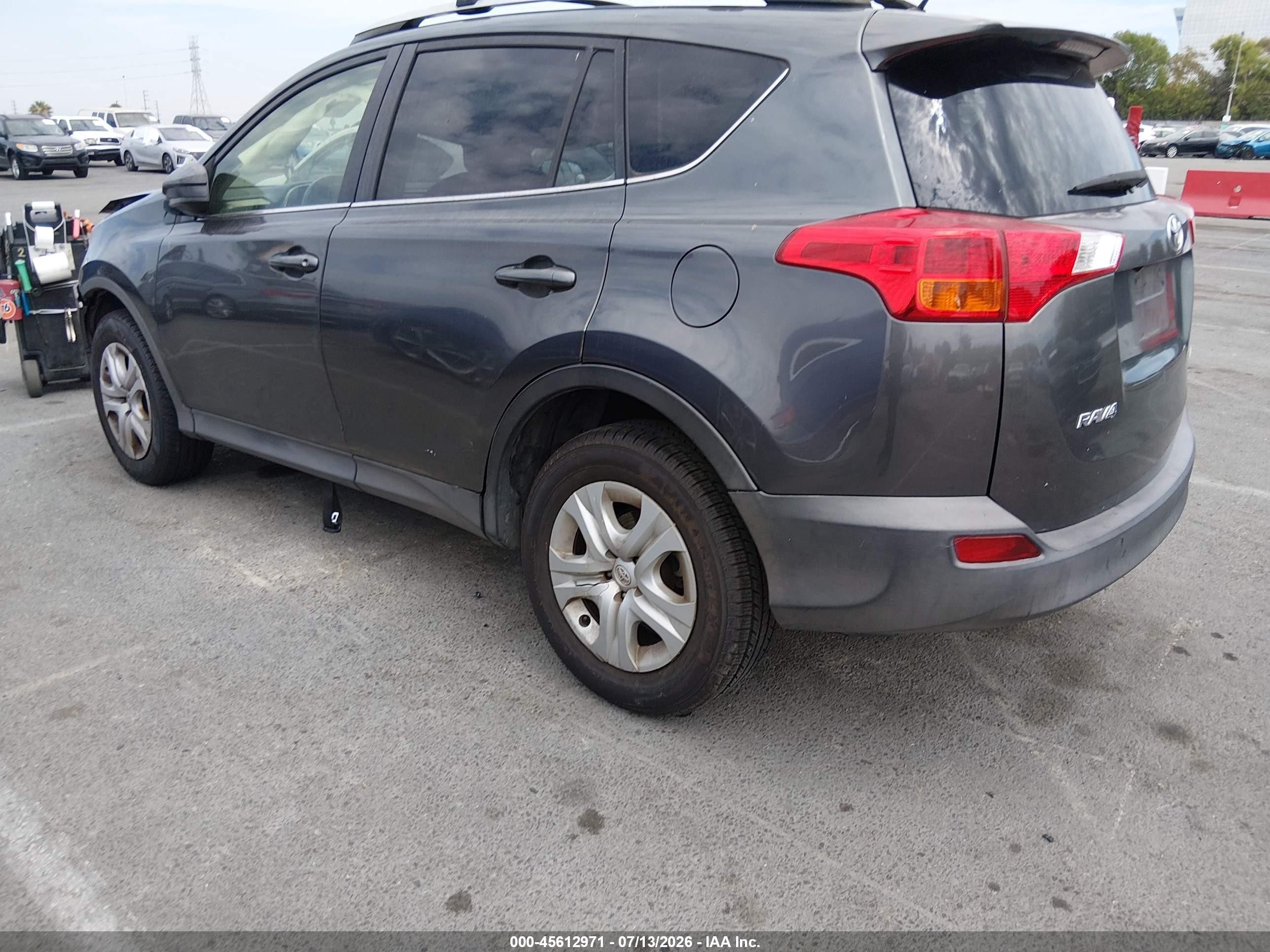 2015 Toyota Rav4 Le Gray vin: JTMZFREV2FD052228