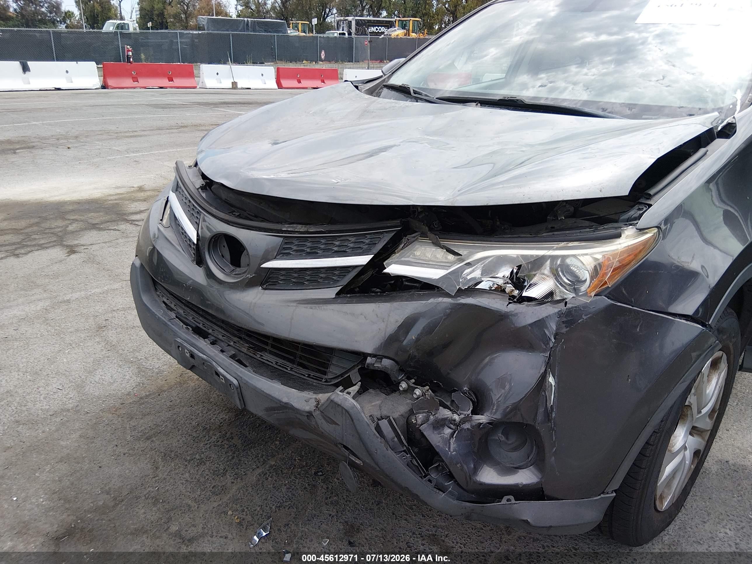 2015 Toyota Rav4 Le Gray vin: JTMZFREV2FD052228