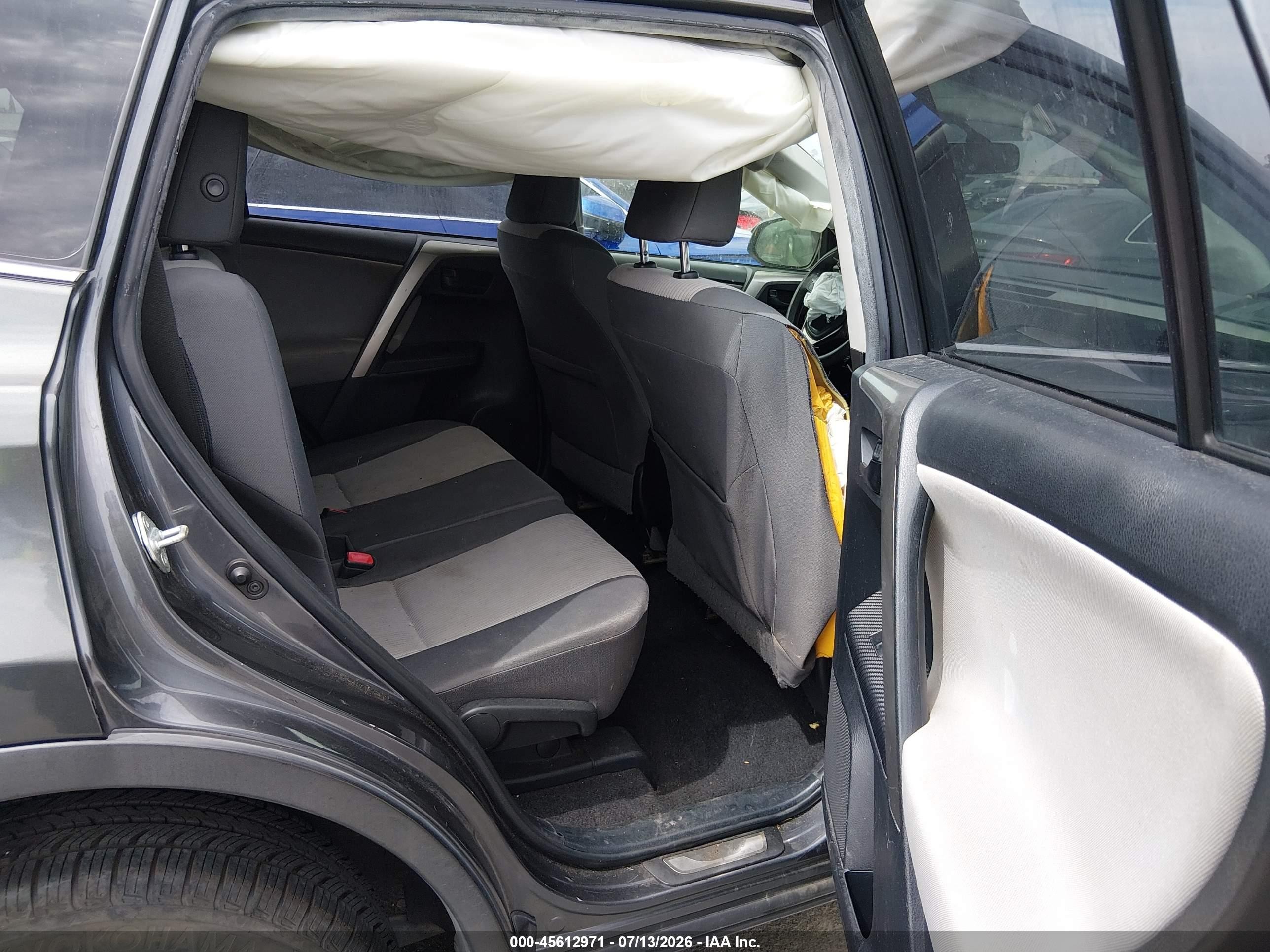 2015 Toyota Rav4 Le Gray vin: JTMZFREV2FD052228