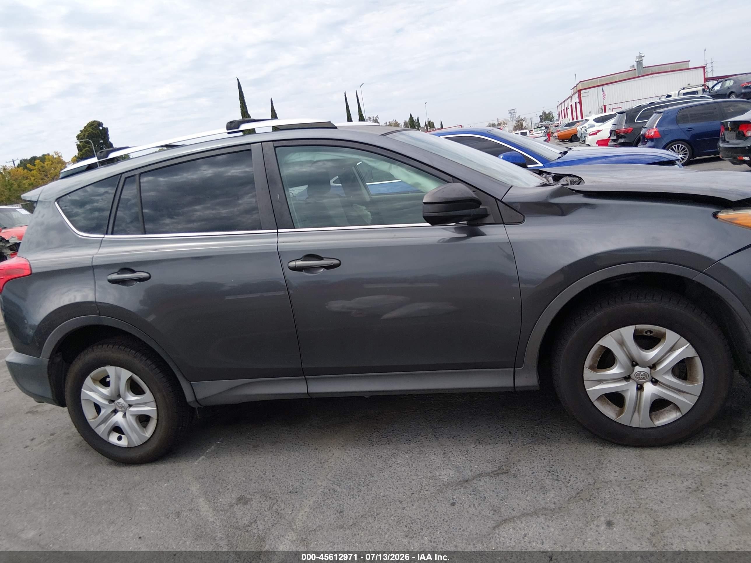 2015 Toyota Rav4 Le Gray vin: JTMZFREV2FD052228