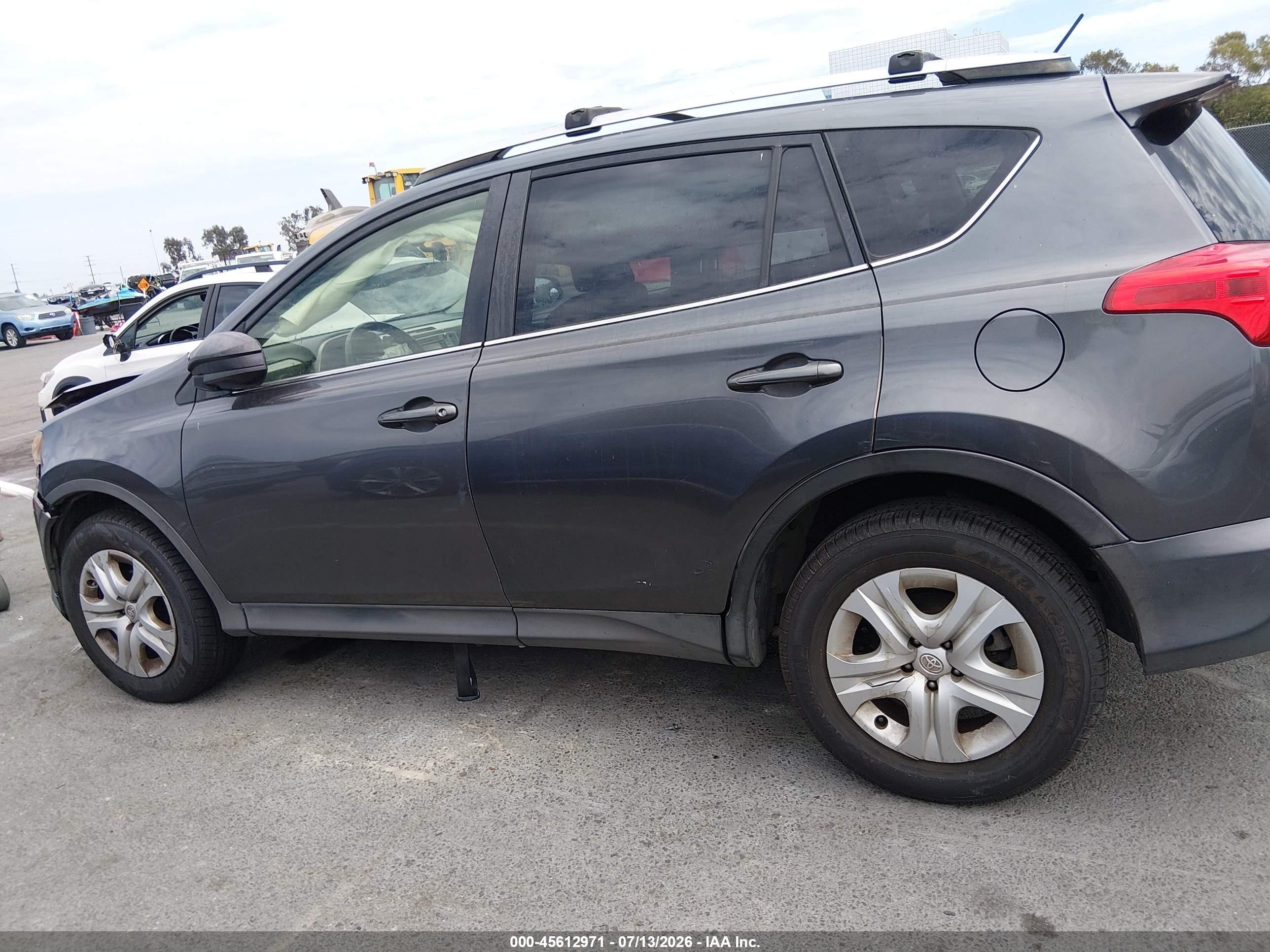 2015 Toyota Rav4 Le Gray vin: JTMZFREV2FD052228